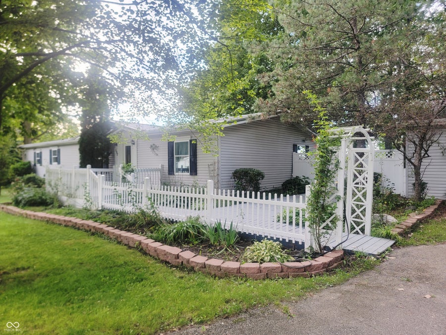 Property photo for 592 N Paradise Drive, Rochester, IN