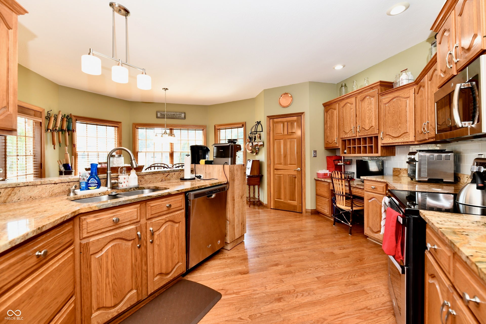 355 Connecticut Circle, Indianapolis, IN 46217
