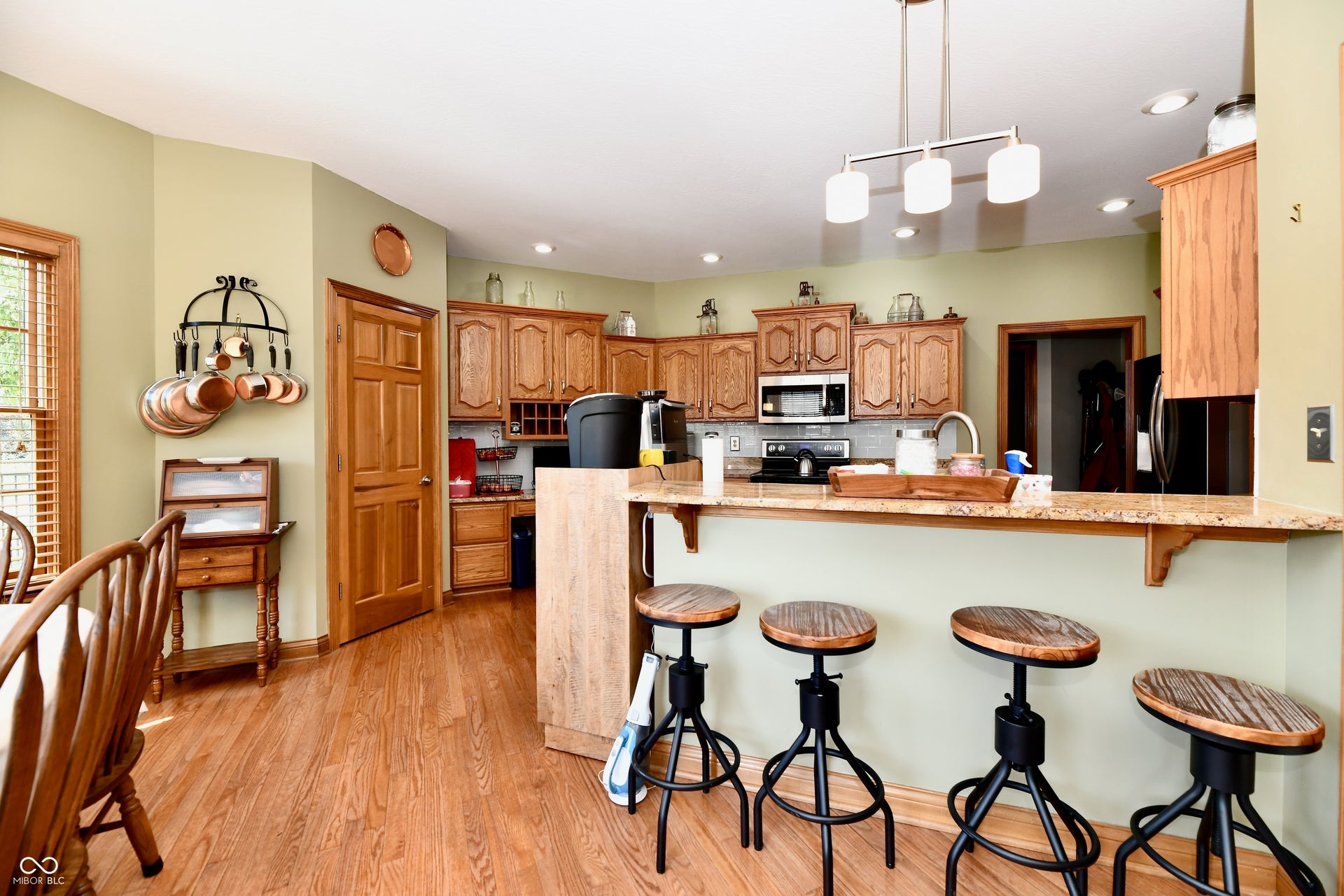 355 Connecticut Circle, Indianapolis, IN 46217