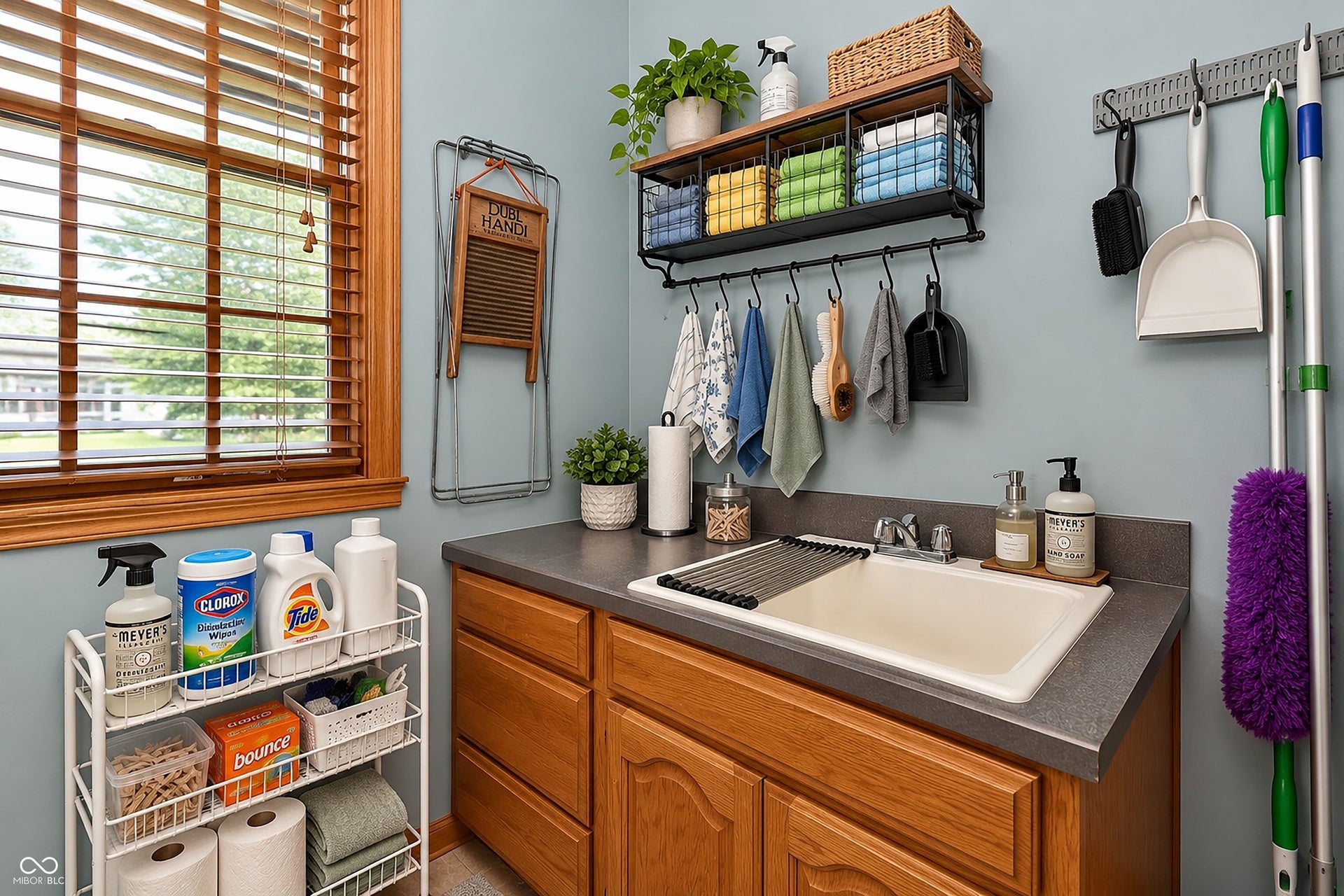 355 Connecticut Circle, Indianapolis, IN 46217