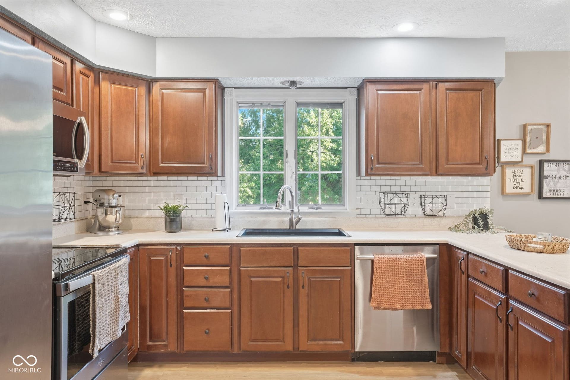 4154 Moss Ridge, Indianapolis, IN 46237