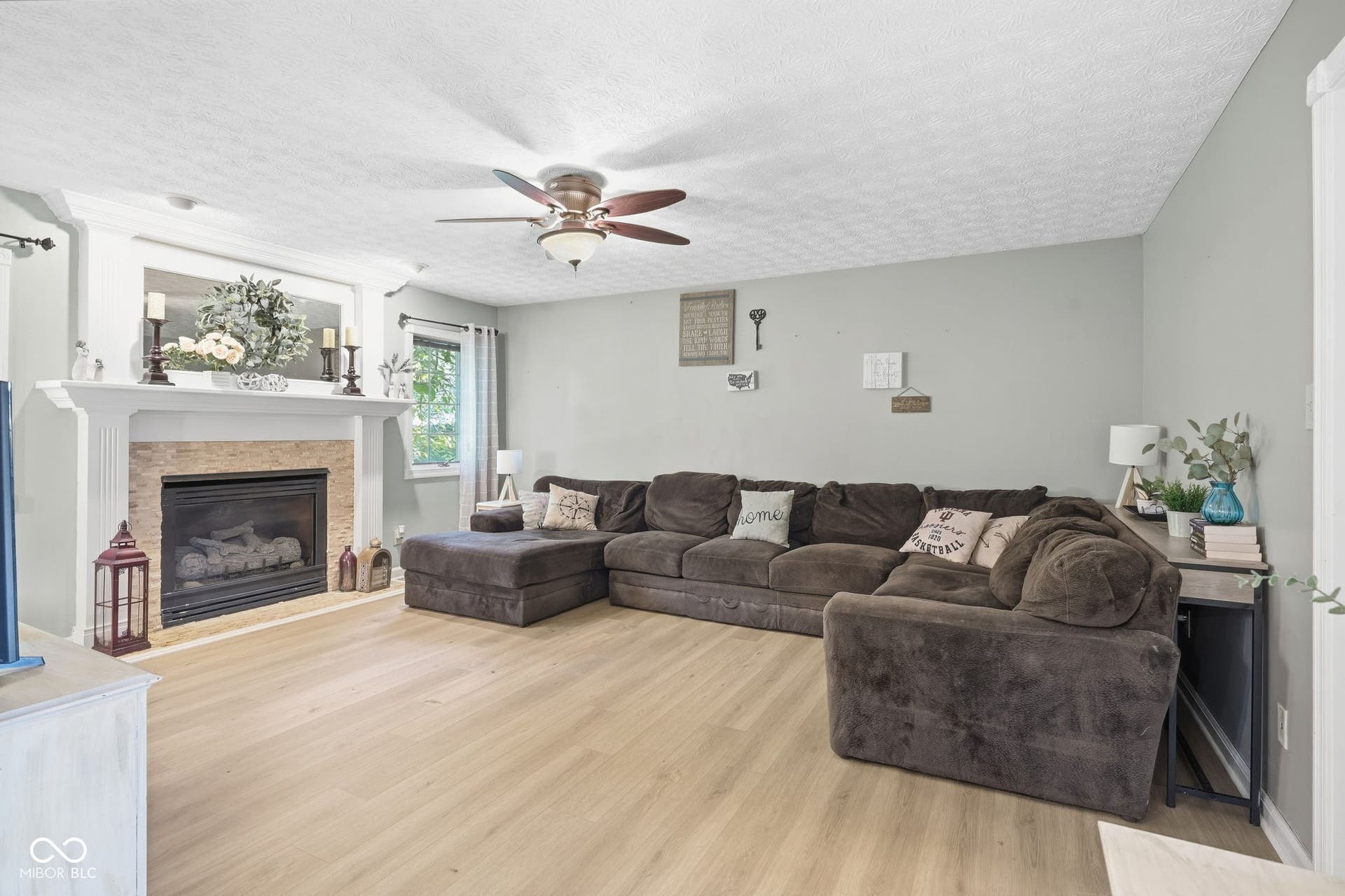 4154 Moss Ridge, Indianapolis, IN 46237