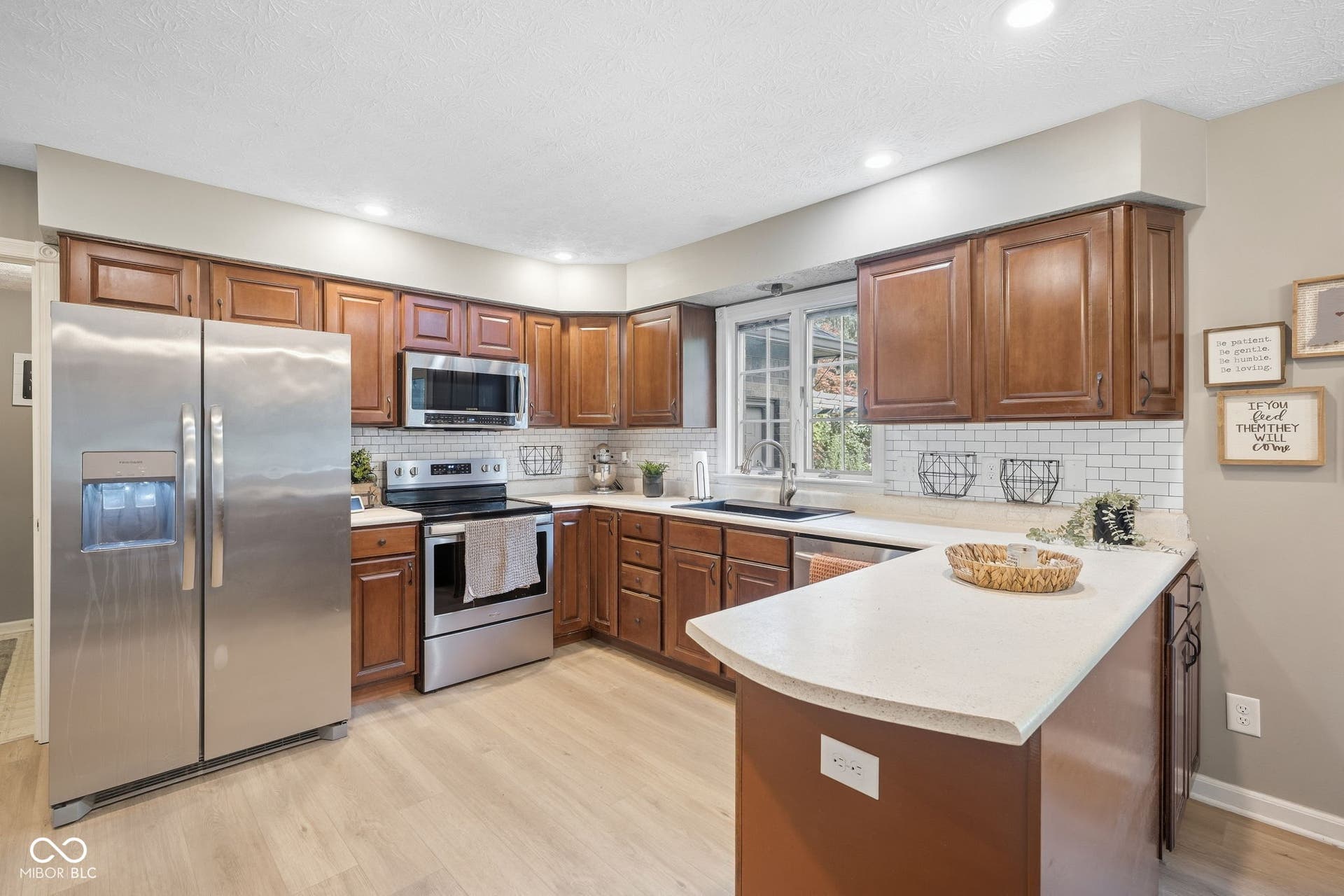 4154 Moss Ridge, Indianapolis, IN 46237