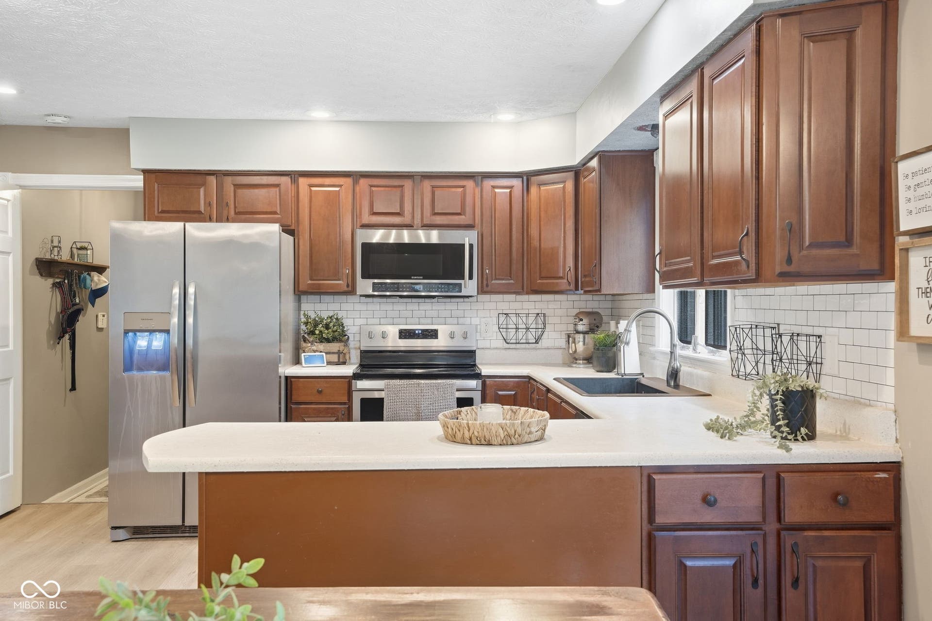 4154 Moss Ridge, Indianapolis, IN 46237