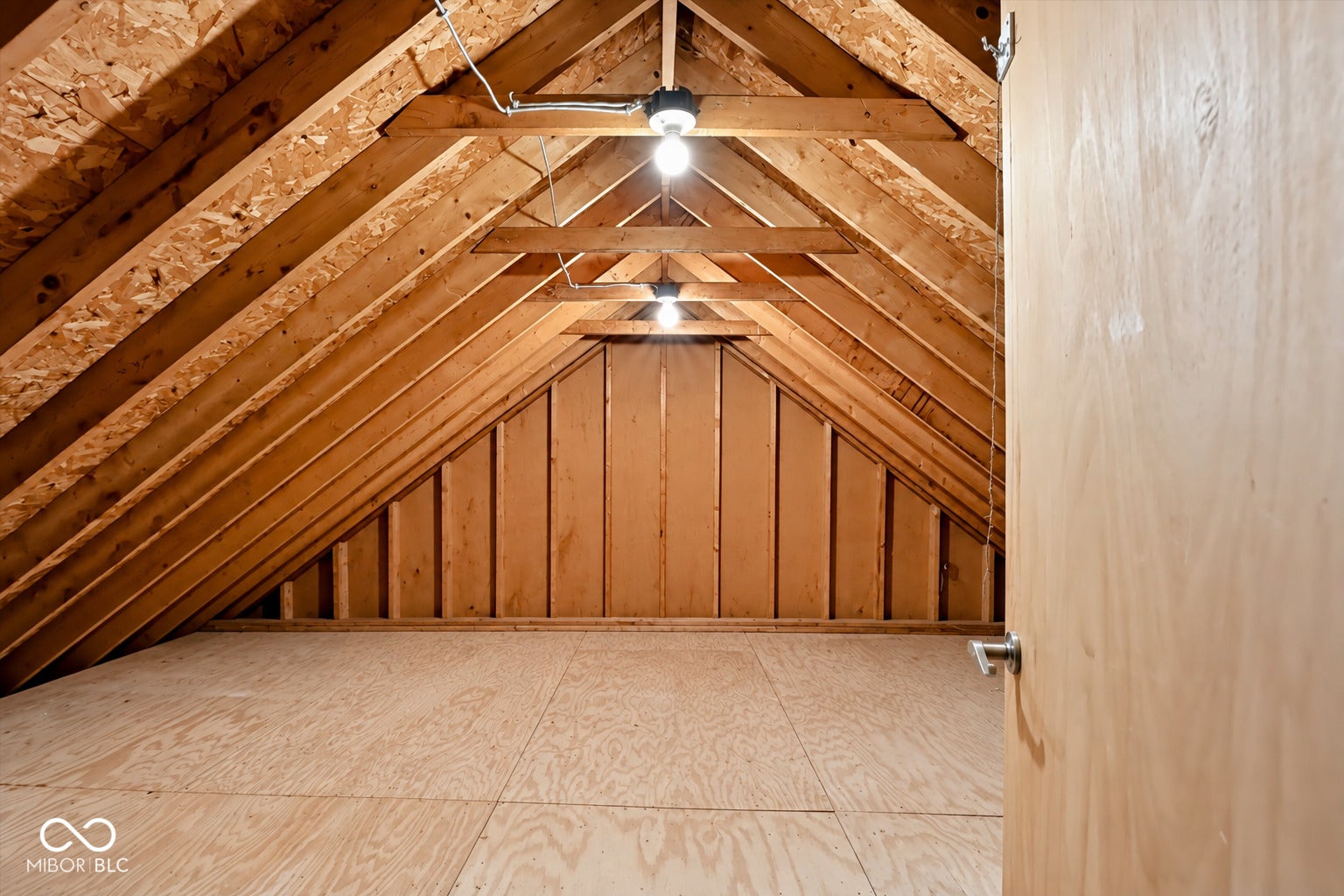 108 Glenbrook Lane, Avon, IN 46123 Virtually Altered - Attic space off primary bedroom.
