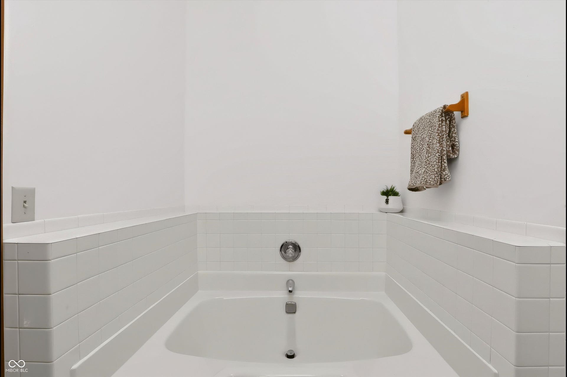 108 Glenbrook Lane, Avon, IN 46123 Primary Bathroom