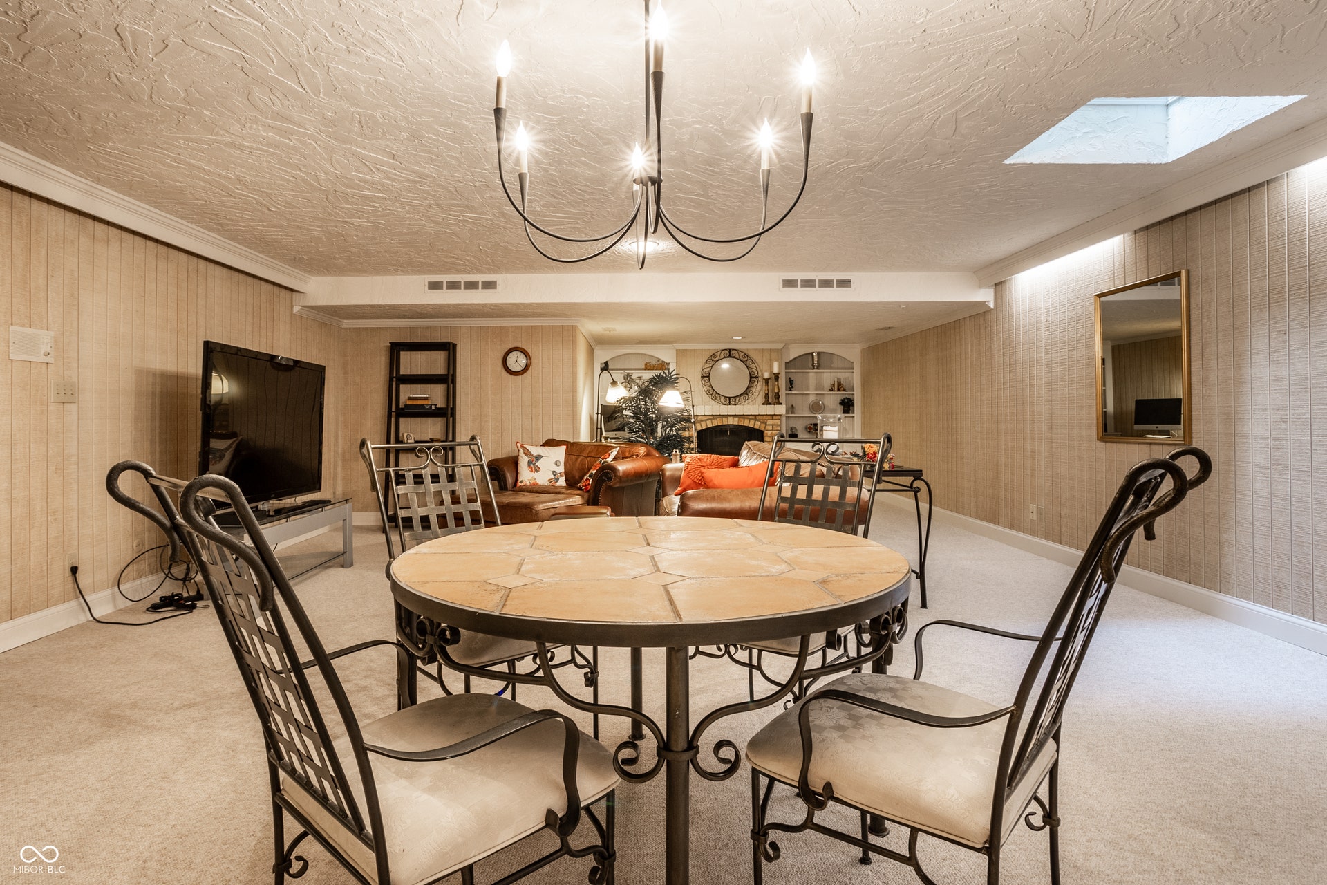 8406 Quail Hollow Road, Indianapolis, IN 46260 8406 Quail Hollow Road, Indianapolis, IN 46260
