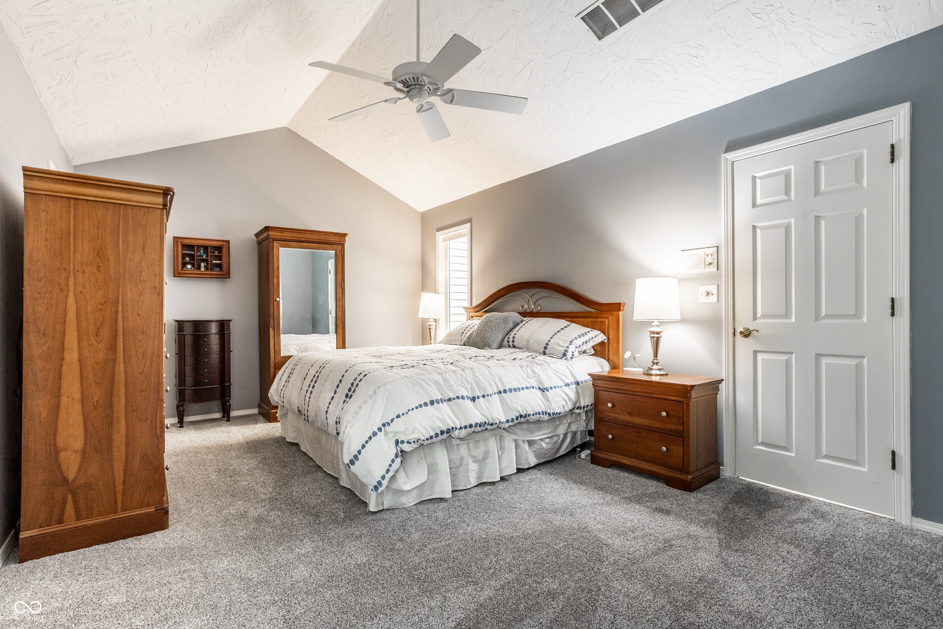 8406 Quail Hollow Road, Indianapolis, IN 46260 8406 Quail Hollow Road, Indianapolis, IN 46260