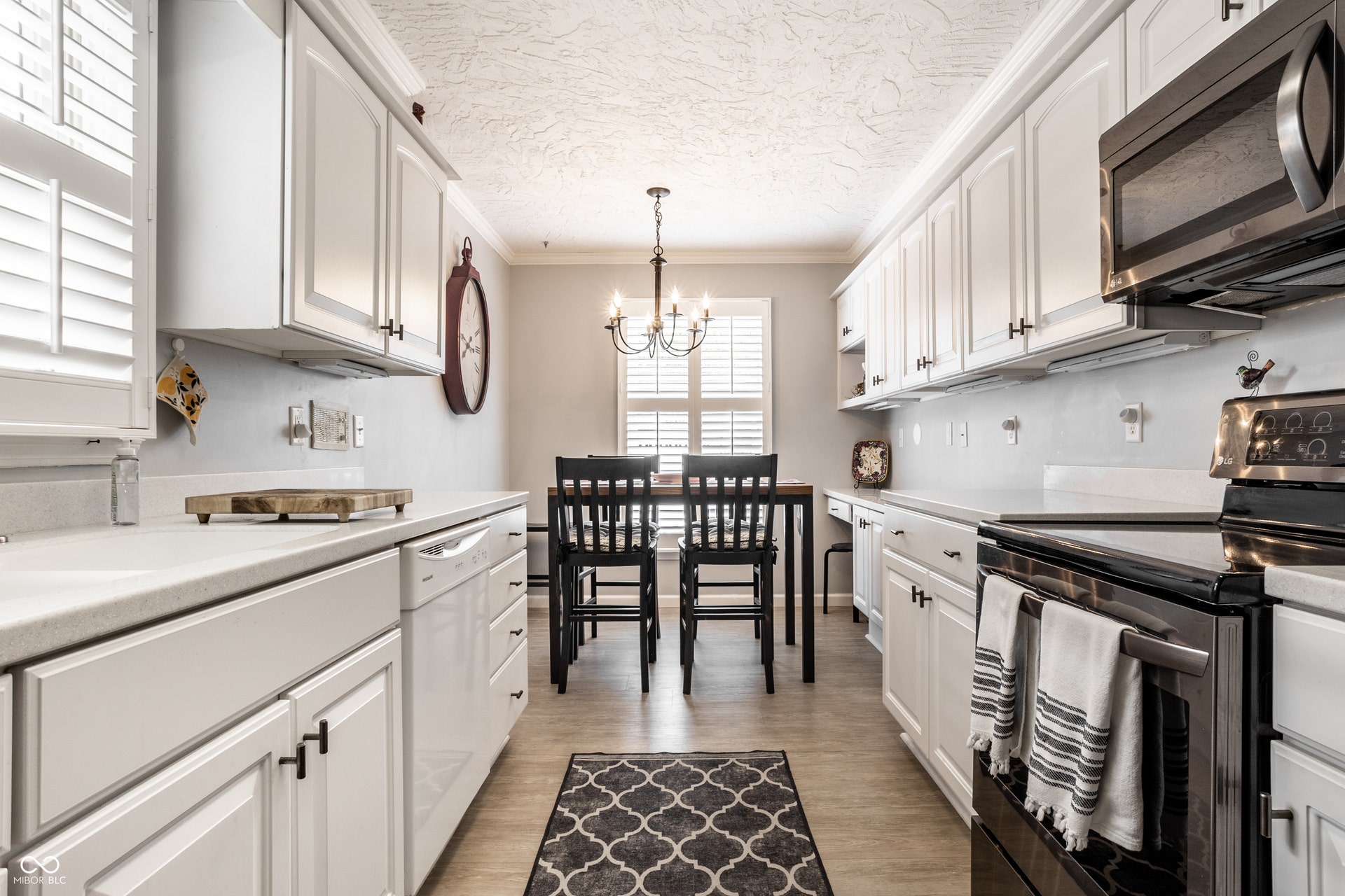 8406 Quail Hollow Road, Indianapolis, IN 46260 8406 Quail Hollow Road, Indianapolis, IN 46260