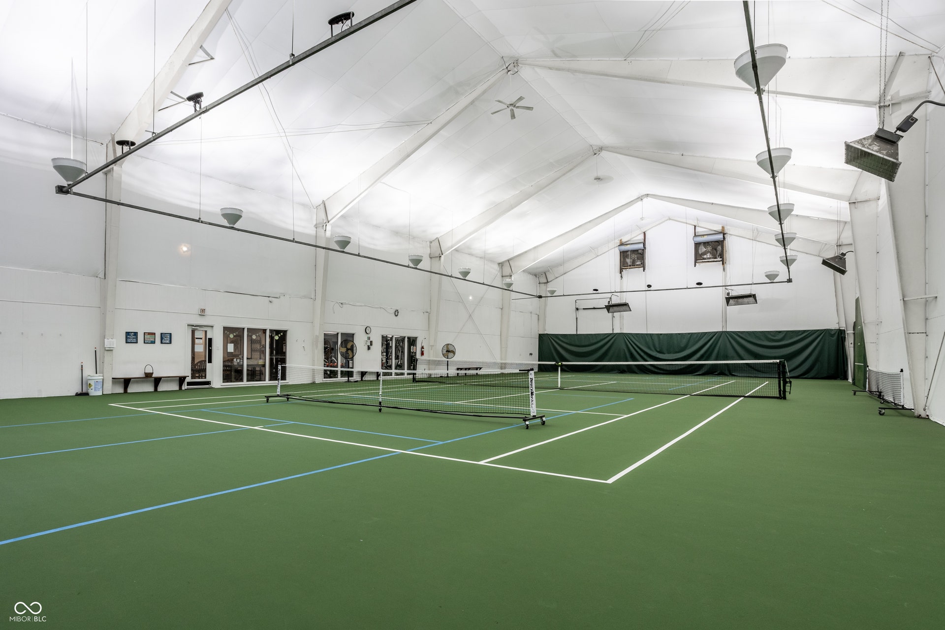 8406 Quail Hollow Road, Indianapolis, IN 46260 8406 Quail Hollow Road, Indianapolis, IN 46260