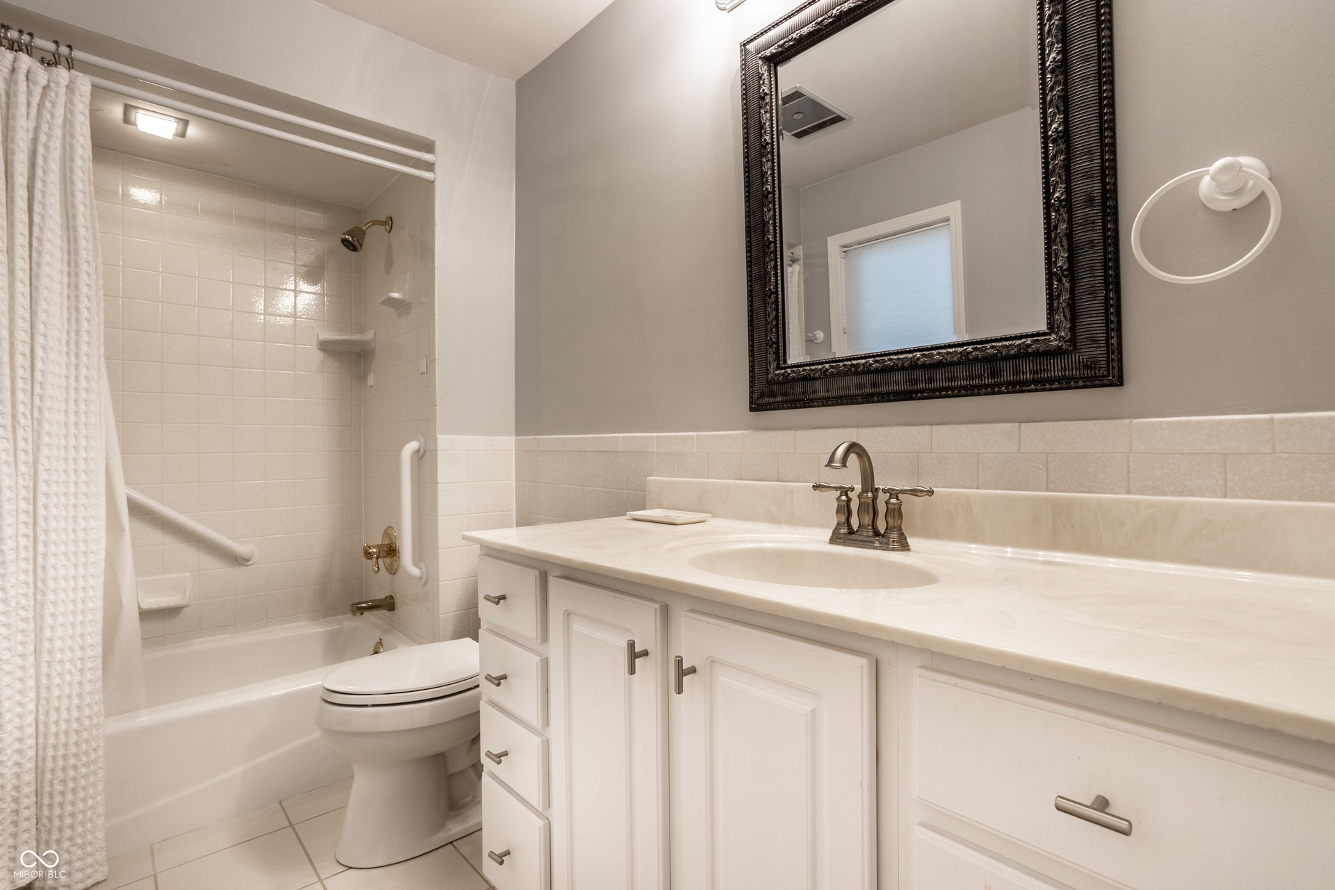 8406 Quail Hollow Road, Indianapolis, IN 46260 8406 Quail Hollow Road, Indianapolis, IN 46260