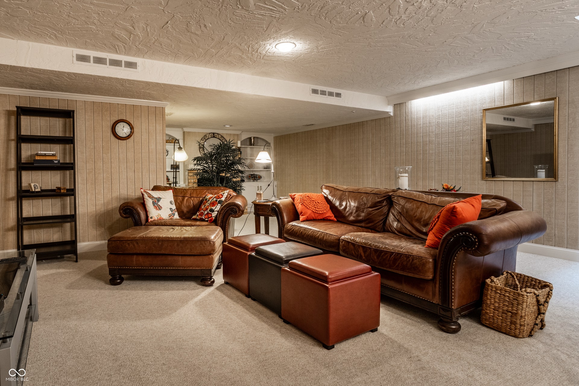 8406 Quail Hollow Road, Indianapolis, IN 46260 8406 Quail Hollow Road, Indianapolis, IN 46260