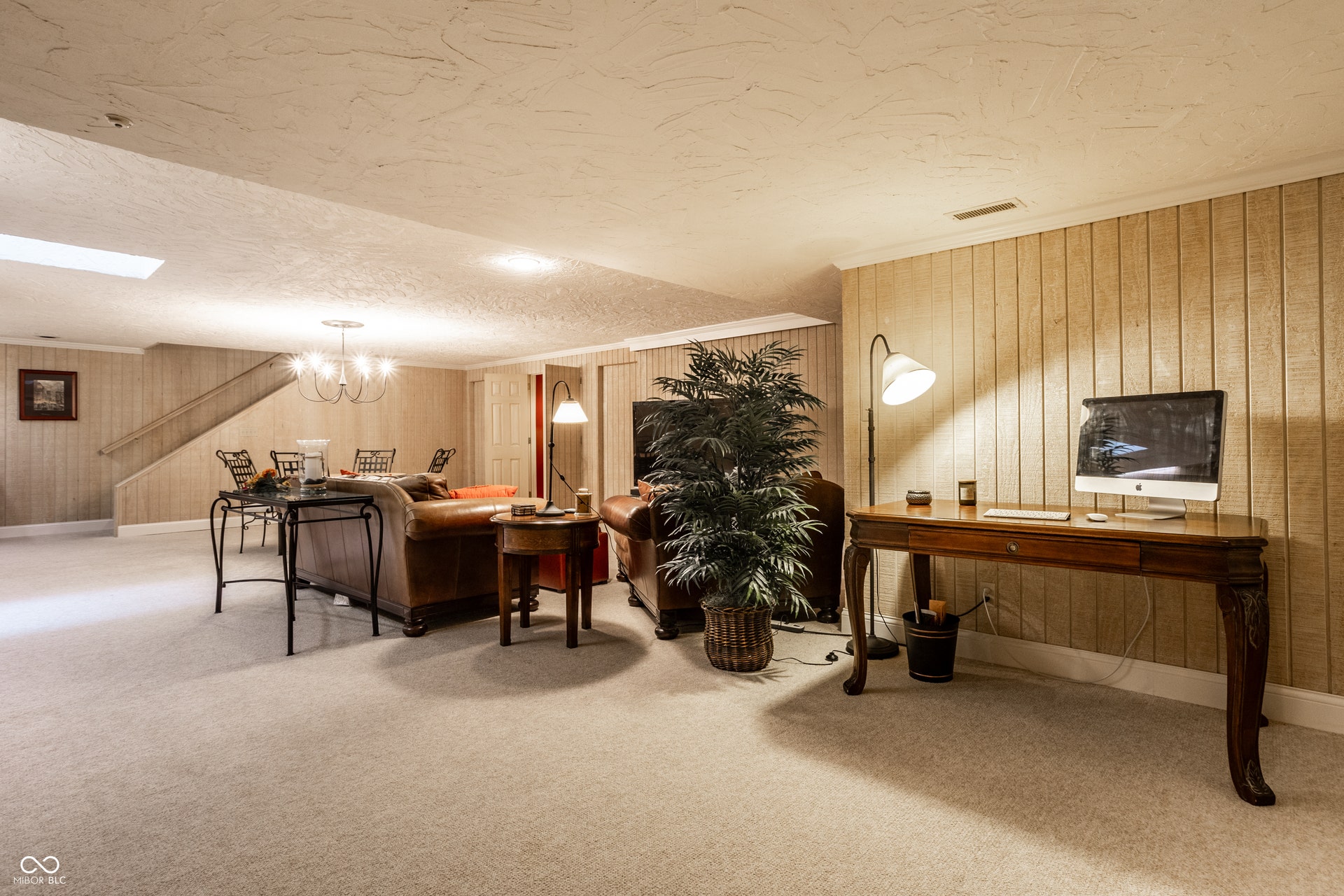 8406 Quail Hollow Road, Indianapolis, IN 46260 8406 Quail Hollow Road, Indianapolis, IN 46260