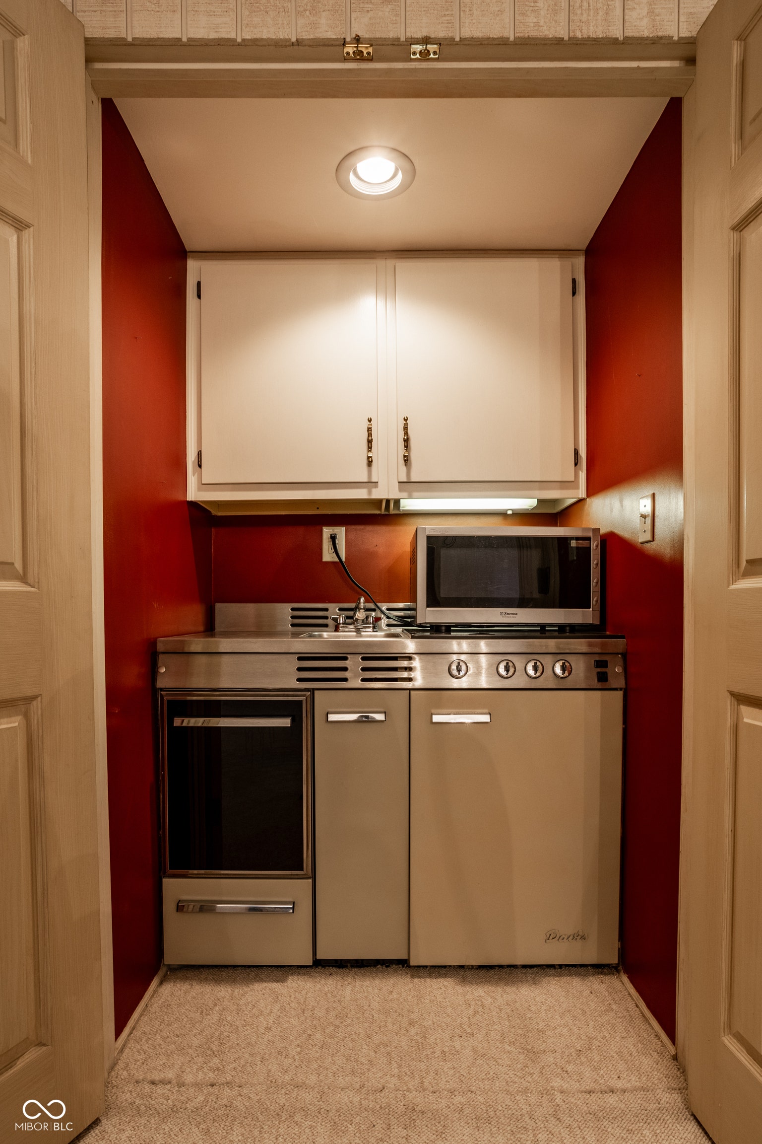 8406 Quail Hollow Road, Indianapolis, IN 46260 8406 Quail Hollow Road, Indianapolis, IN 46260