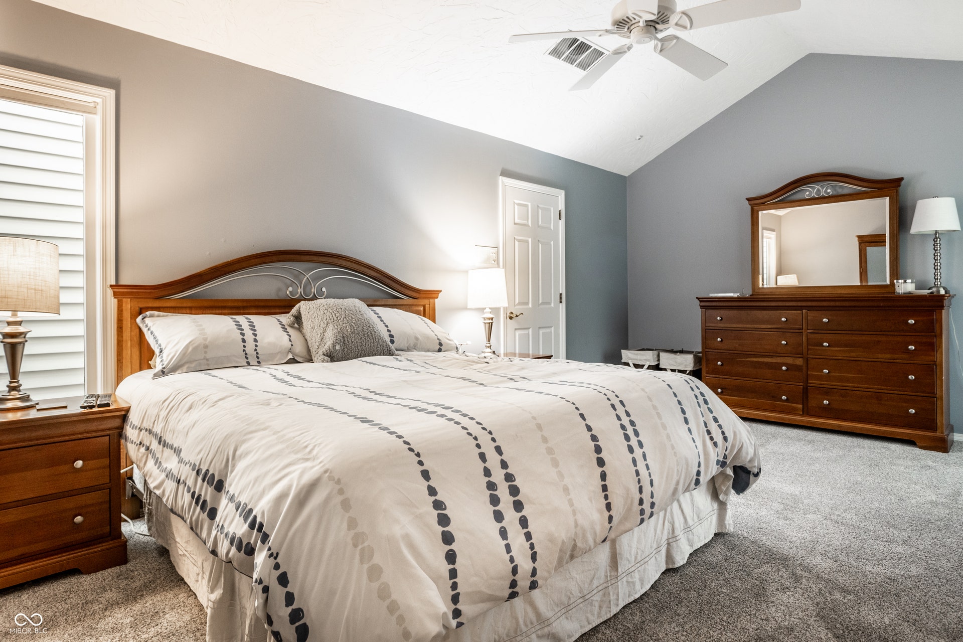 8406 Quail Hollow Road, Indianapolis, IN 46260 8406 Quail Hollow Road, Indianapolis, IN 46260
