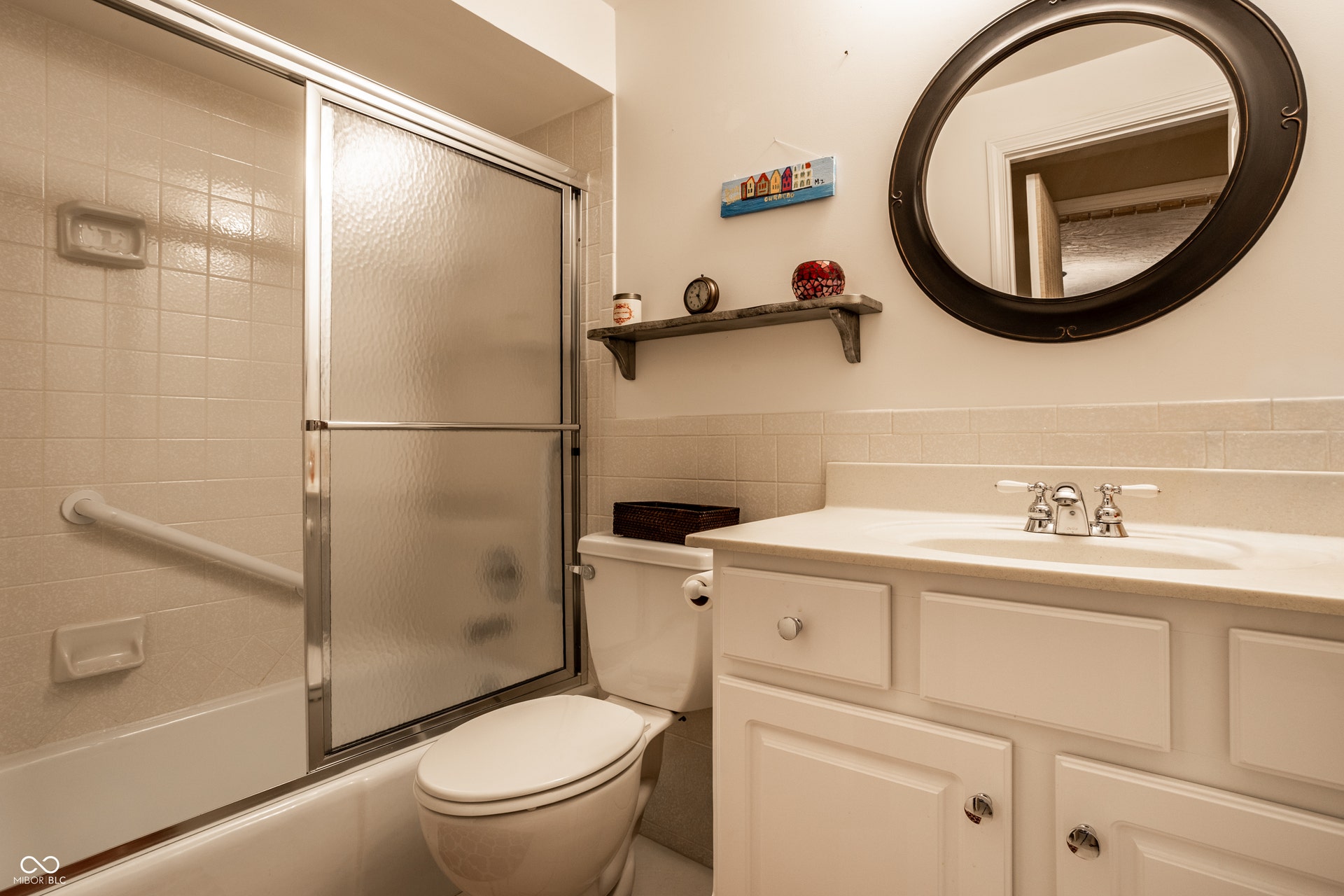 8406 Quail Hollow Road, Indianapolis, IN 46260 8406 Quail Hollow Road, Indianapolis, IN 46260