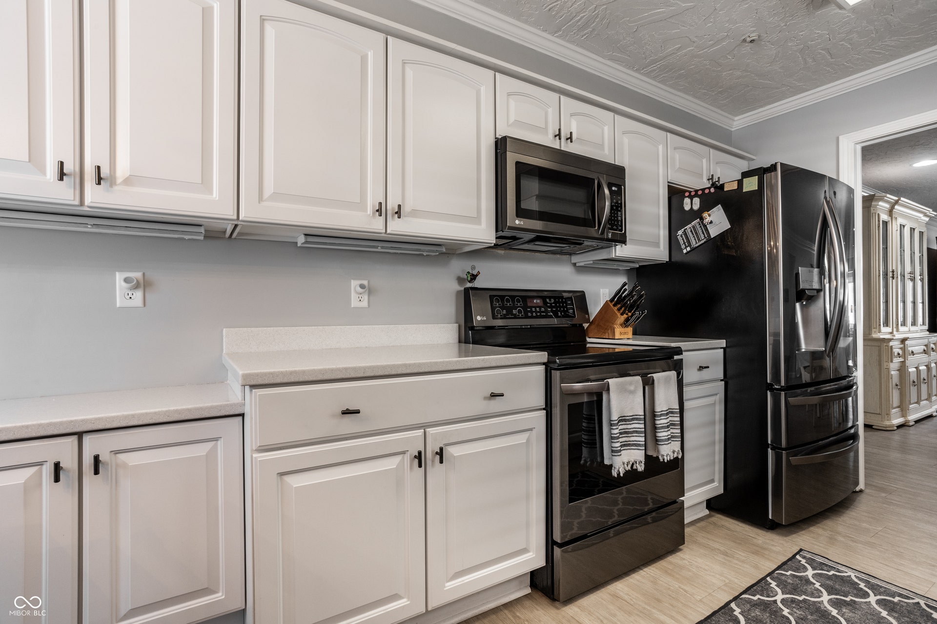 8406 Quail Hollow Road, Indianapolis, IN 46260 8406 Quail Hollow Road, Indianapolis, IN 46260