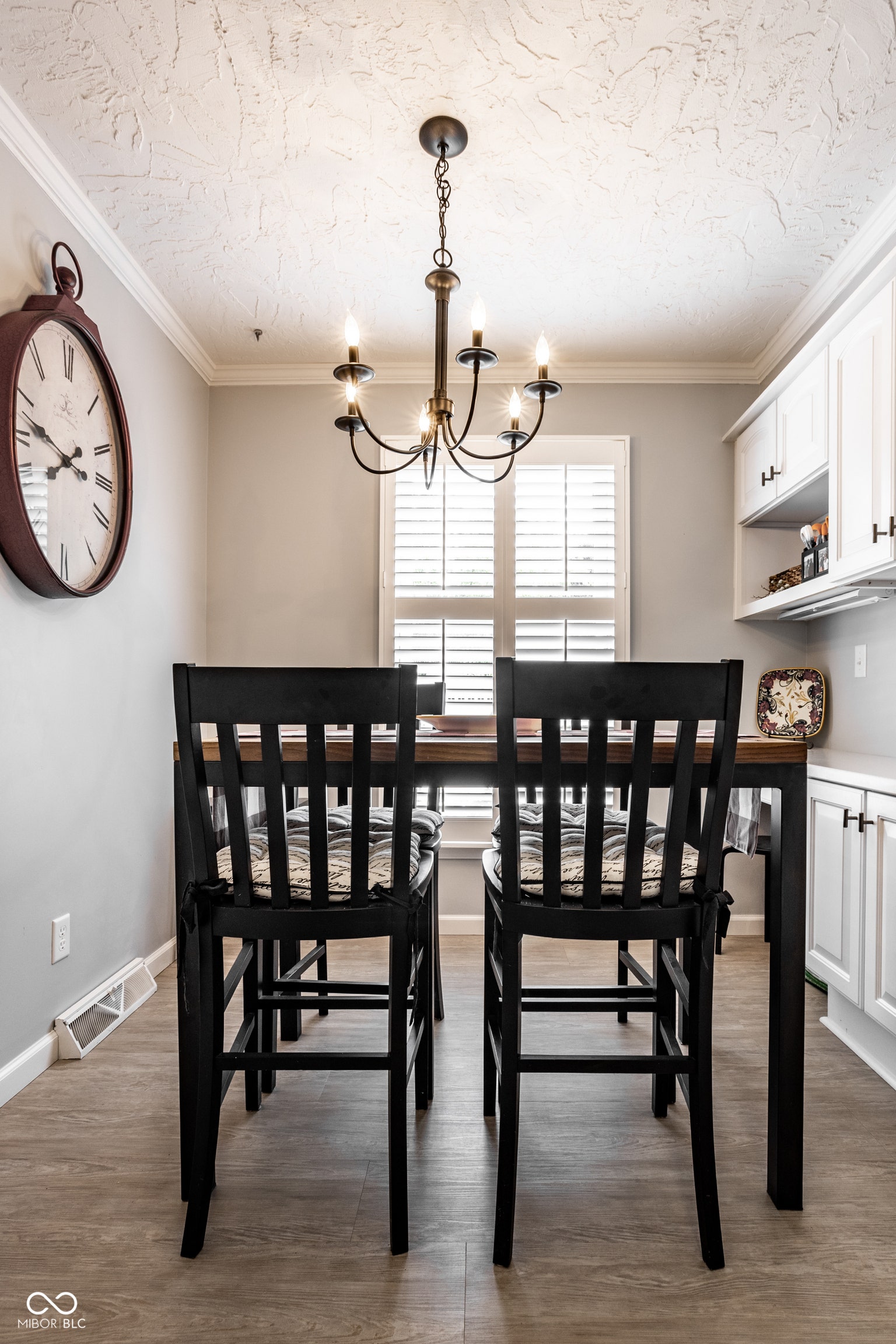8406 Quail Hollow Road, Indianapolis, IN 46260 8406 Quail Hollow Road, Indianapolis, IN 46260