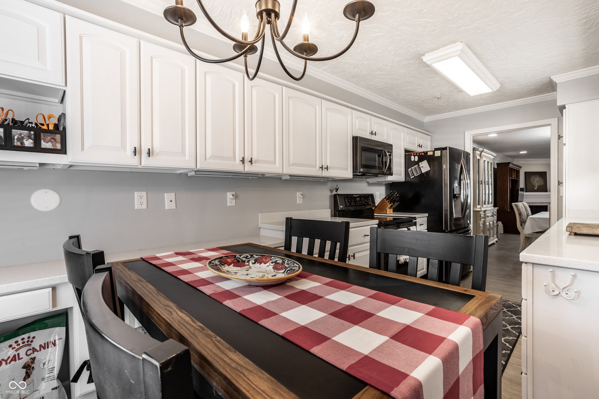 8406 Quail Hollow Road, Indianapolis, IN 46260 8406 Quail Hollow Road, Indianapolis, IN 46260