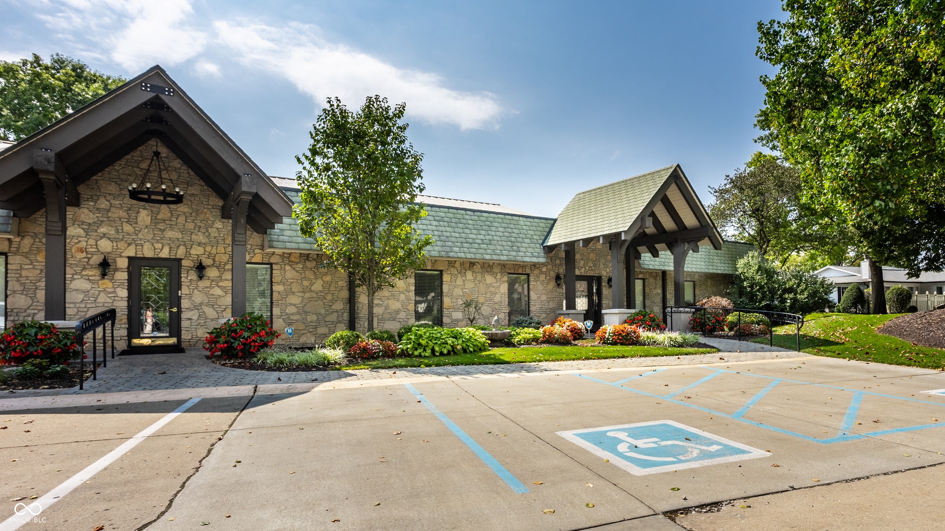 8406 Quail Hollow Road, Indianapolis, IN 46260 8406 Quail Hollow Road, Indianapolis, IN 46260