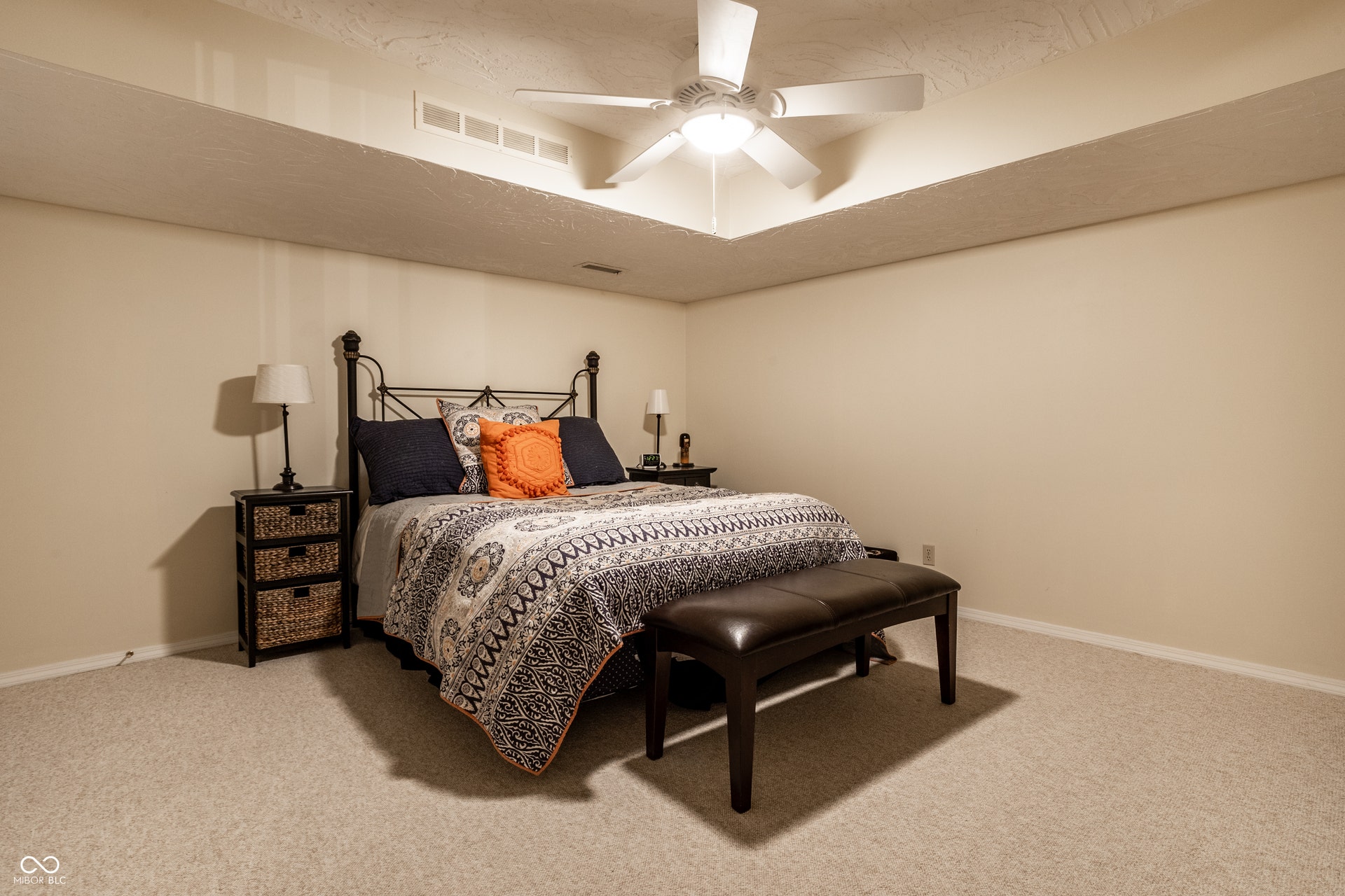 8406 Quail Hollow Road, Indianapolis, IN 46260 8406 Quail Hollow Road, Indianapolis, IN 46260