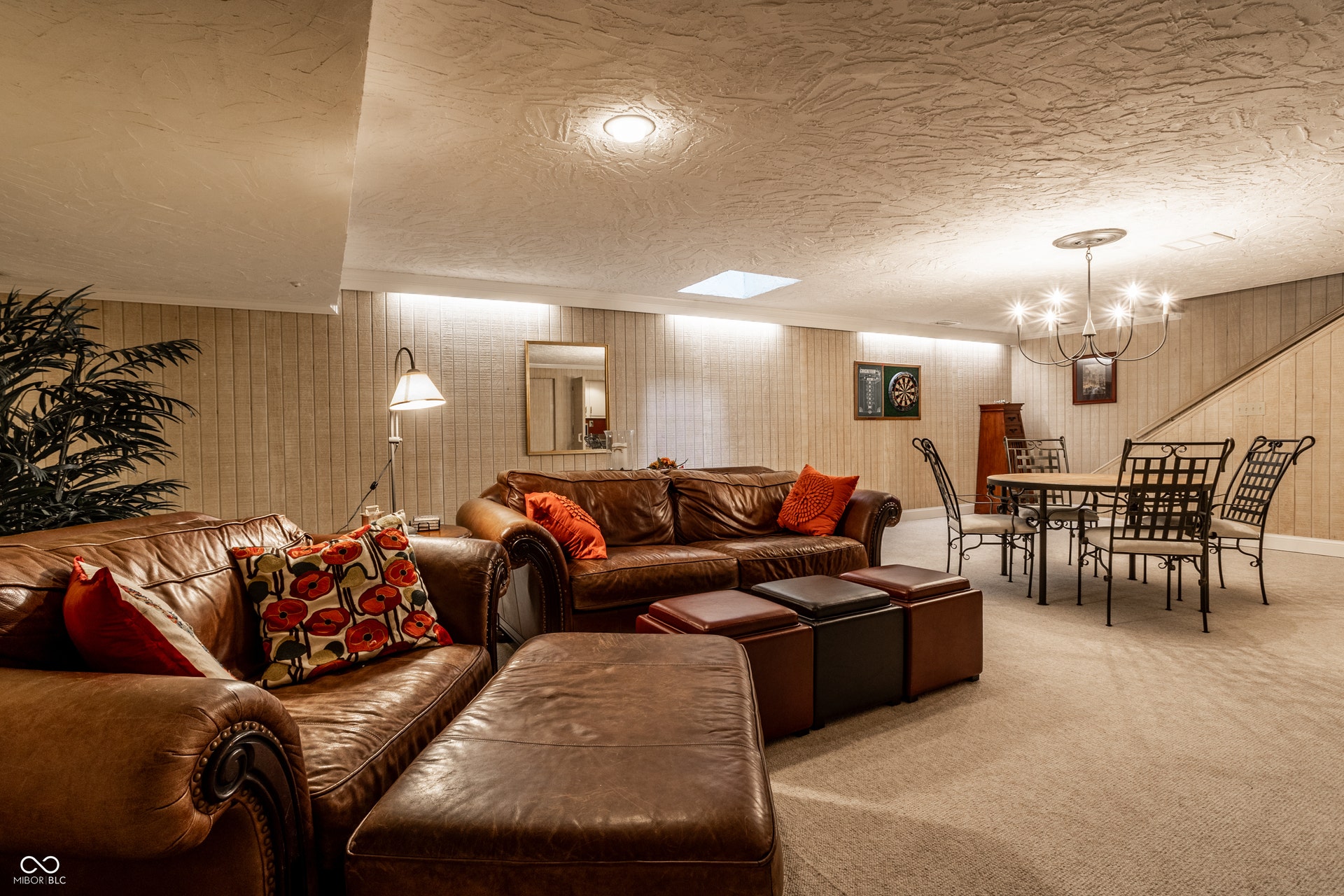 8406 Quail Hollow Road, Indianapolis, IN 46260 8406 Quail Hollow Road, Indianapolis, IN 46260