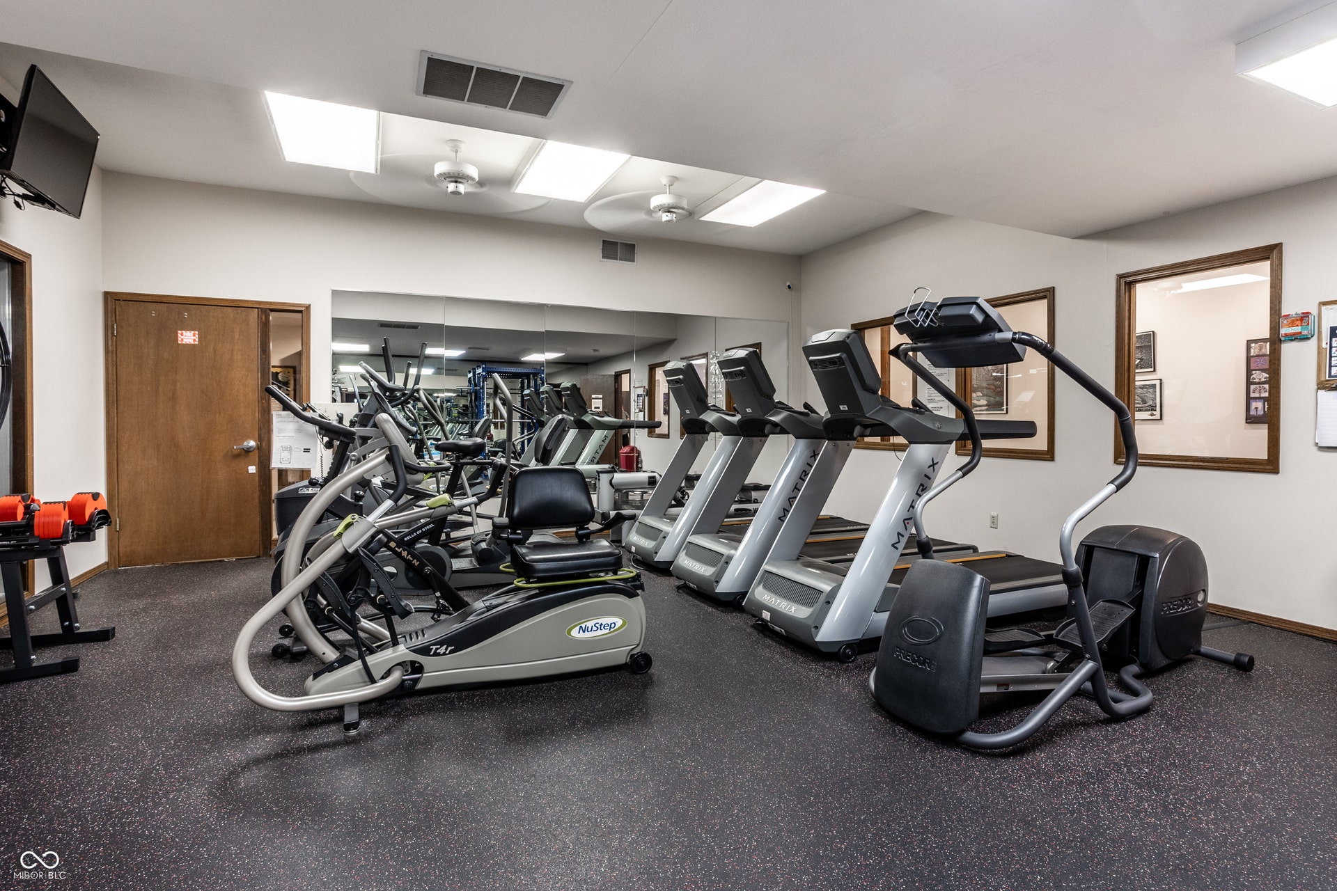 8406 Quail Hollow Road, Indianapolis, IN 46260 8406 Quail Hollow Road, Indianapolis, IN 46260