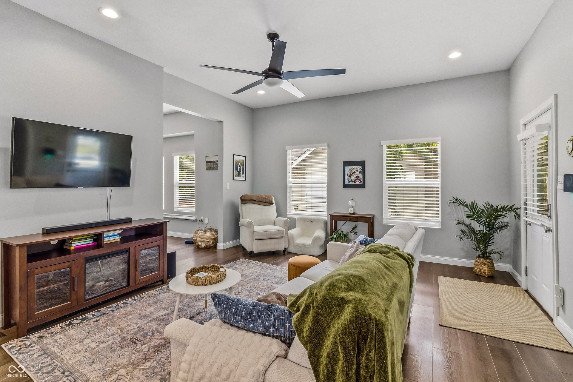 High ceilings, recessed lighting, and multiple windows with blinds