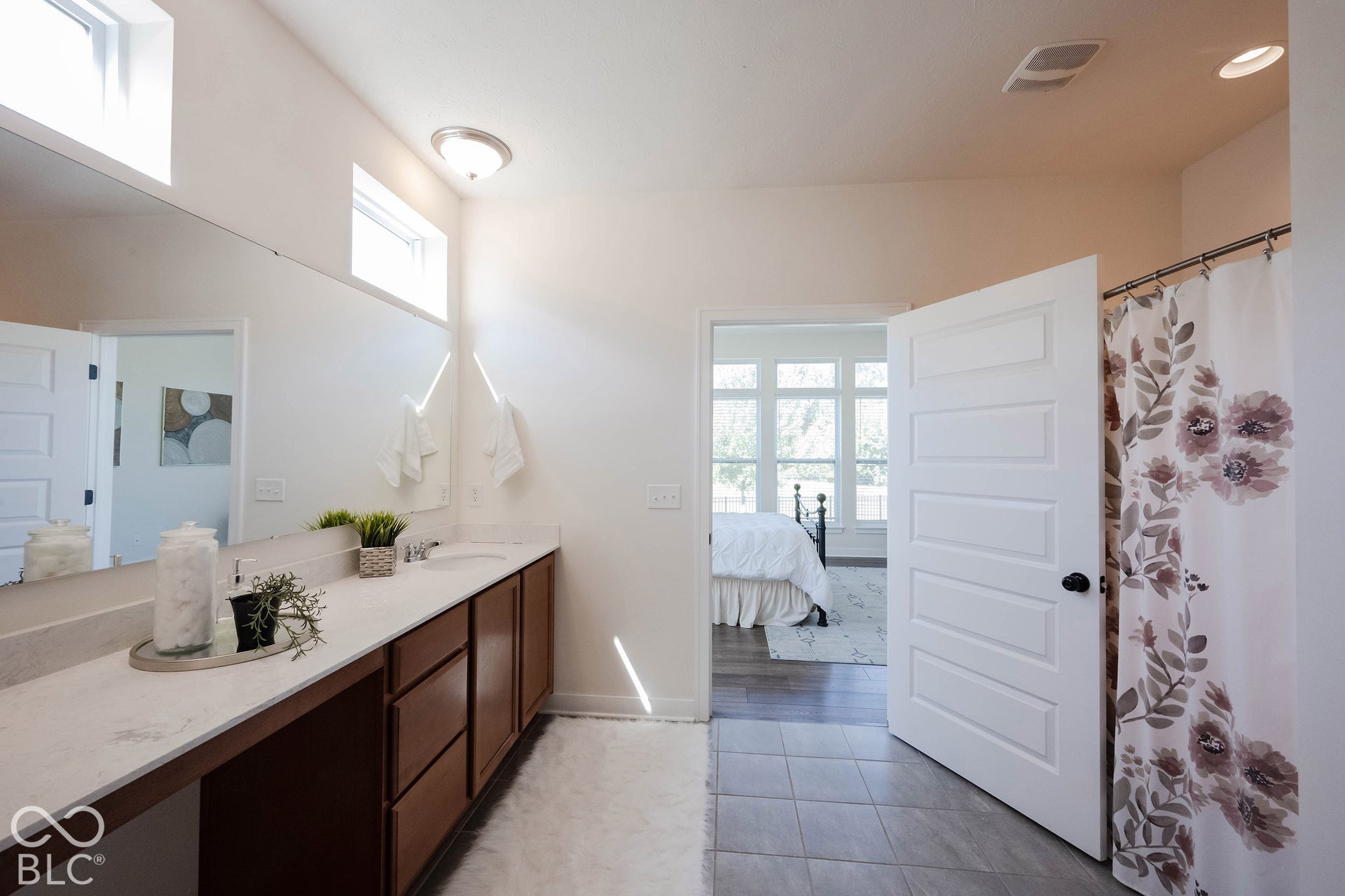 11614 Platt Street, Noblesville, IN 46060 Your large vanity and multiple windows offer the space and light you're looking for when getting prepping for the day!