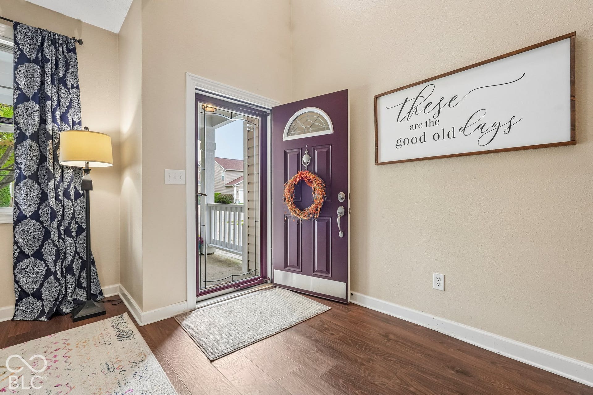 Soaring 2 story entry way