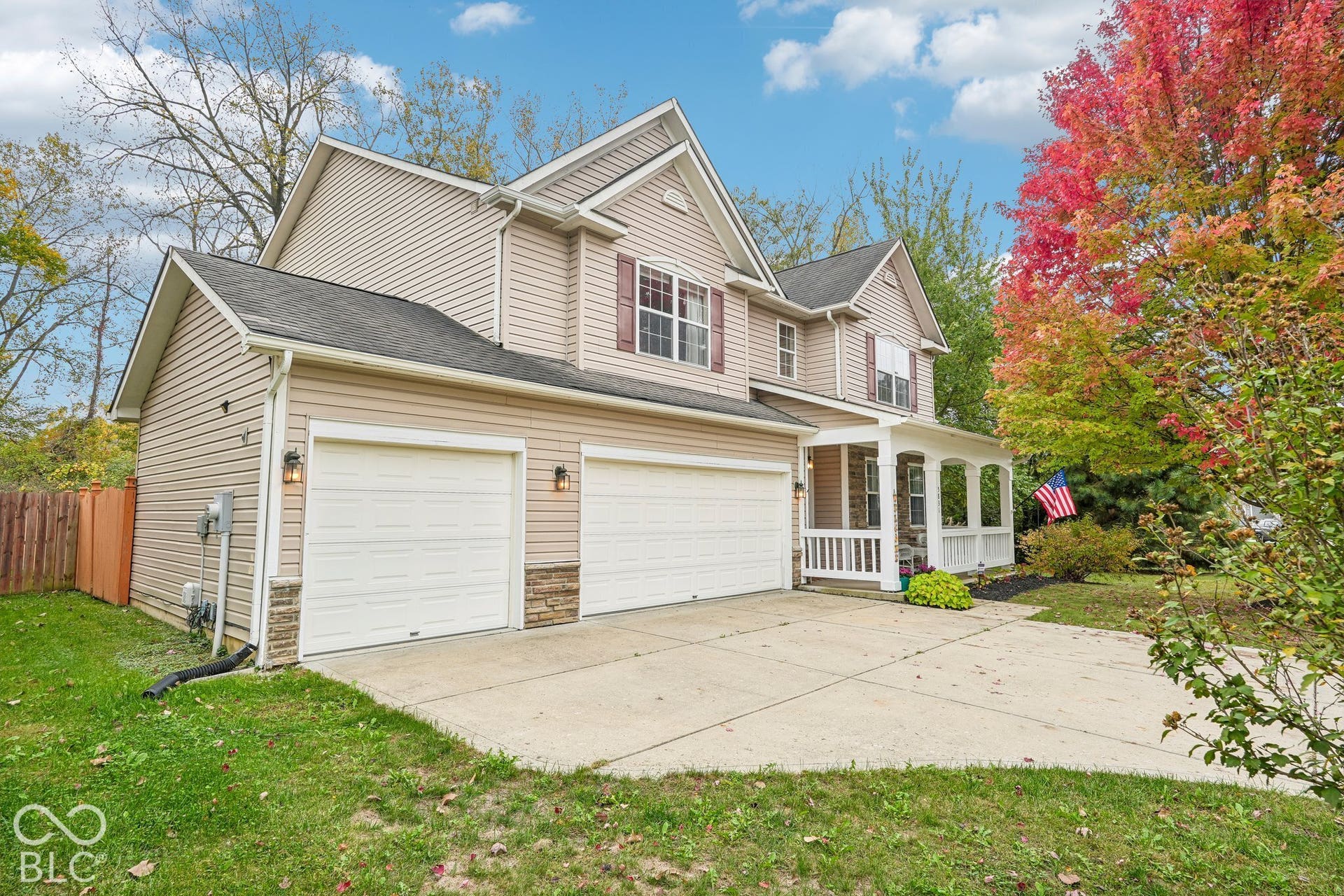 Hard-to-find 3-car garage