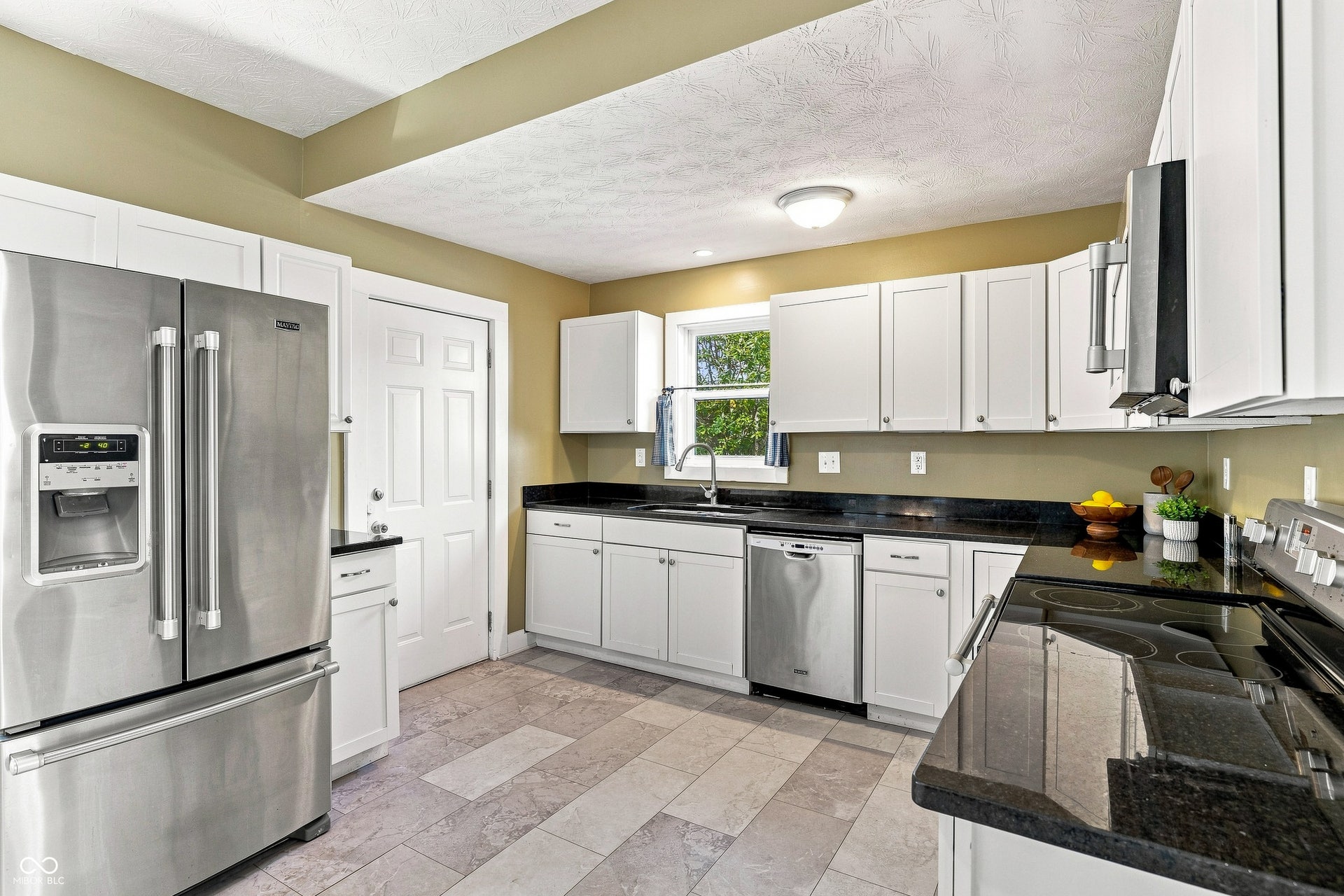 952 Eastern Avenue, Indianapolis, IN 46201 Stainless Maytag appliances