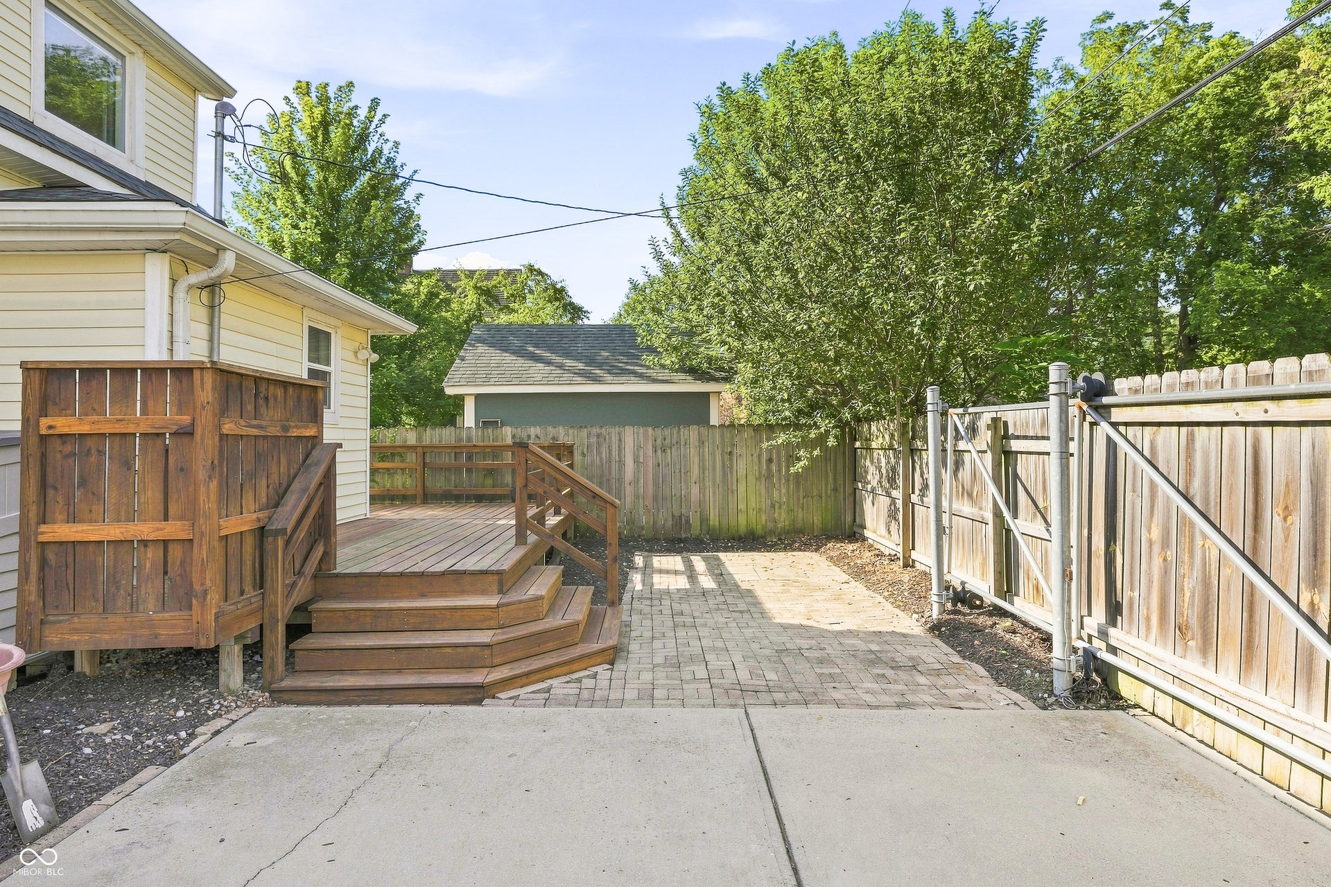 952 Eastern Avenue, Indianapolis, IN 46201 Rolling gate and full six foot privacy fence