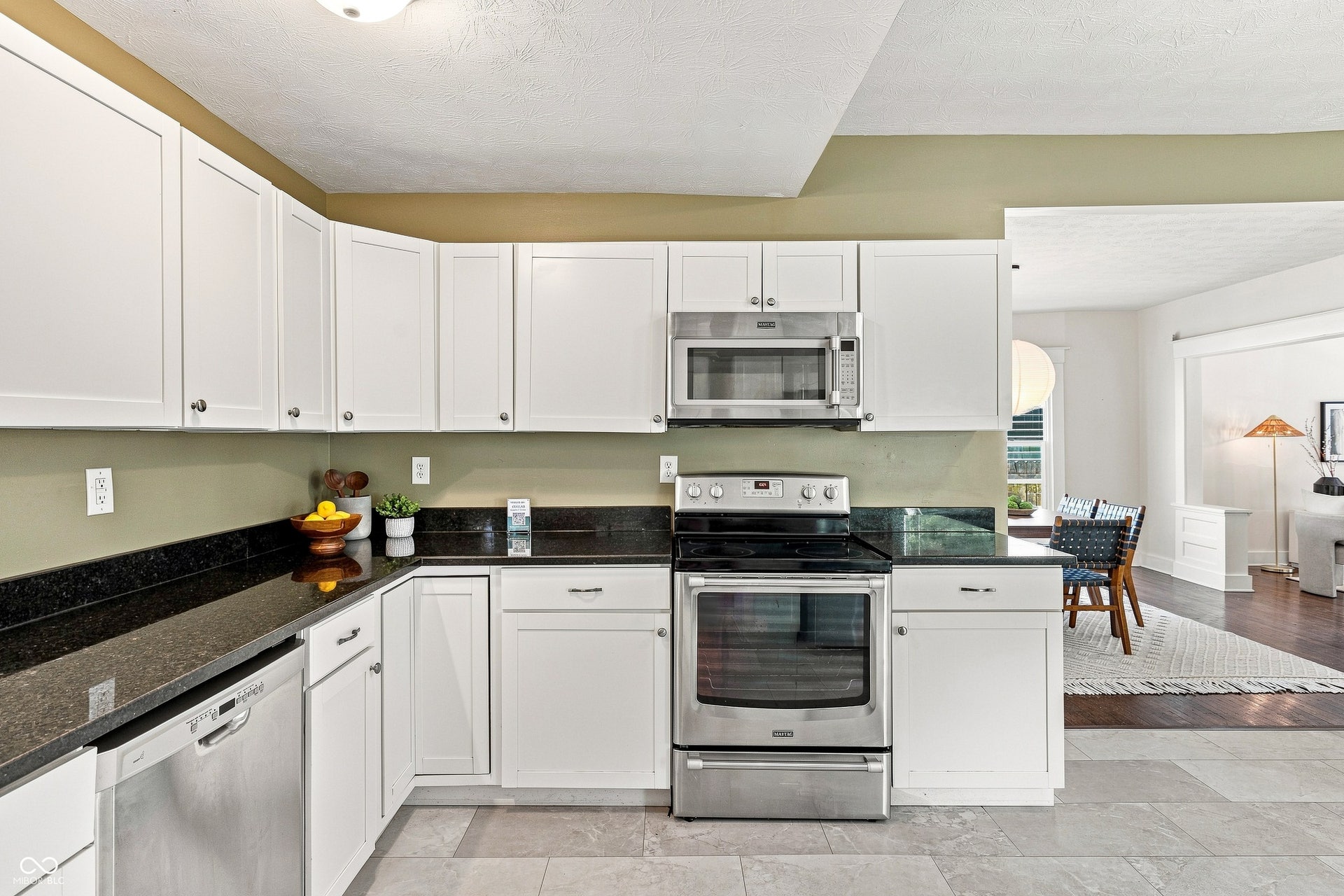952 Eastern Avenue, Indianapolis, IN 46201 Granite counters