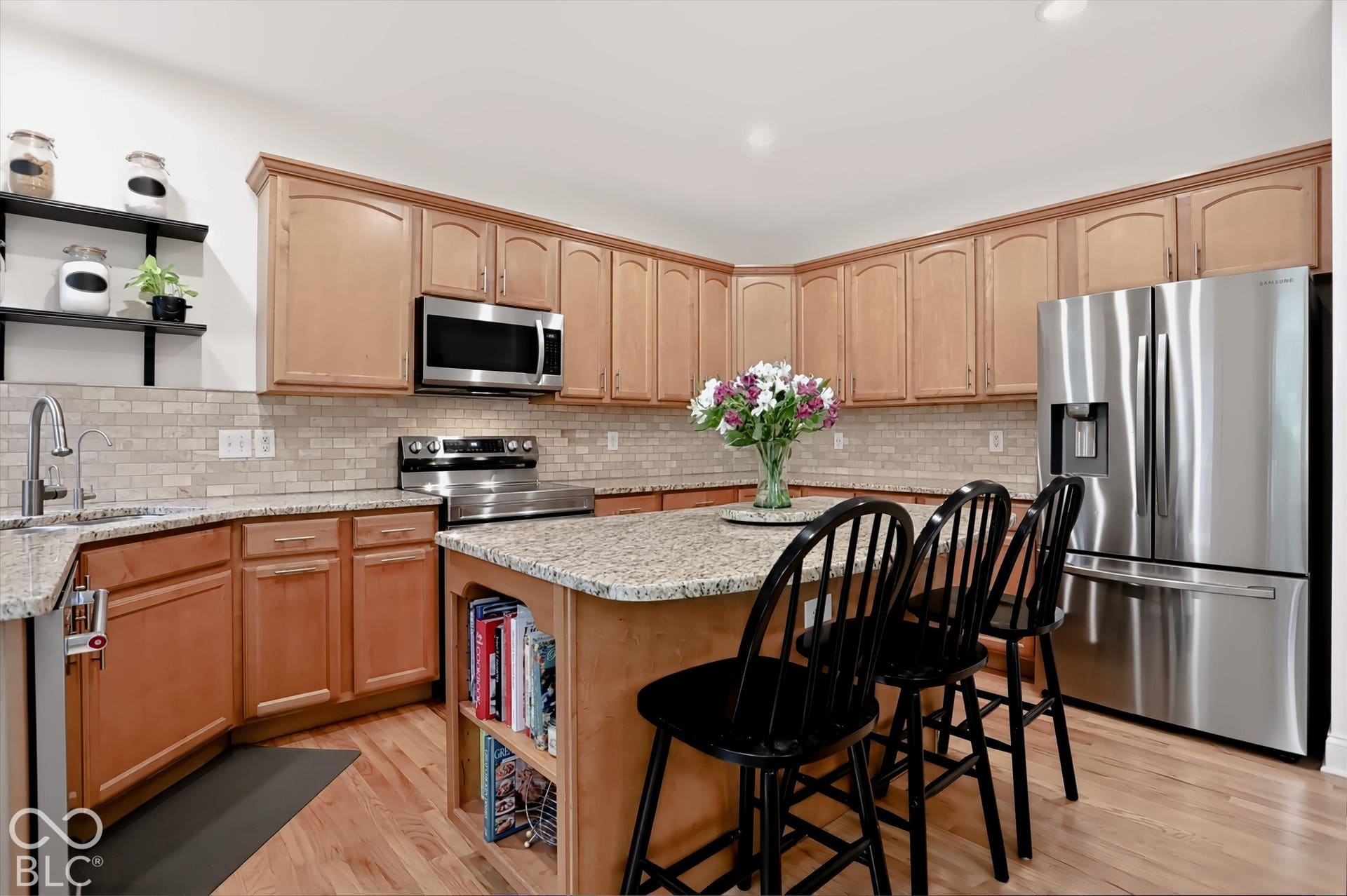 1040 Sullivans Ridge, Zionsville, IN 46077