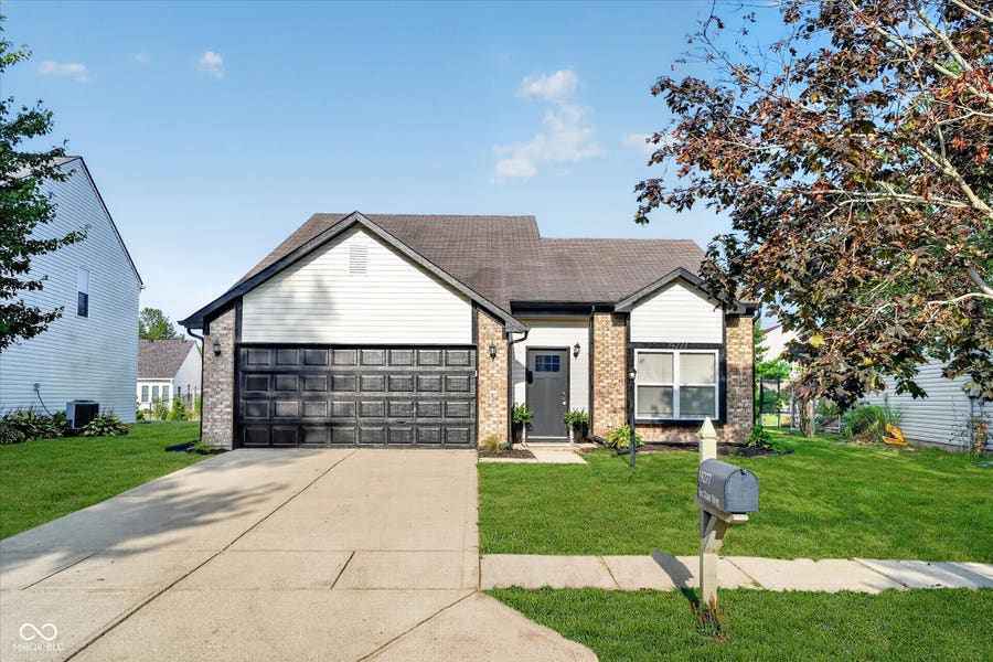 Property photo for 19277 Fox Chase Drive, Noblesville, IN