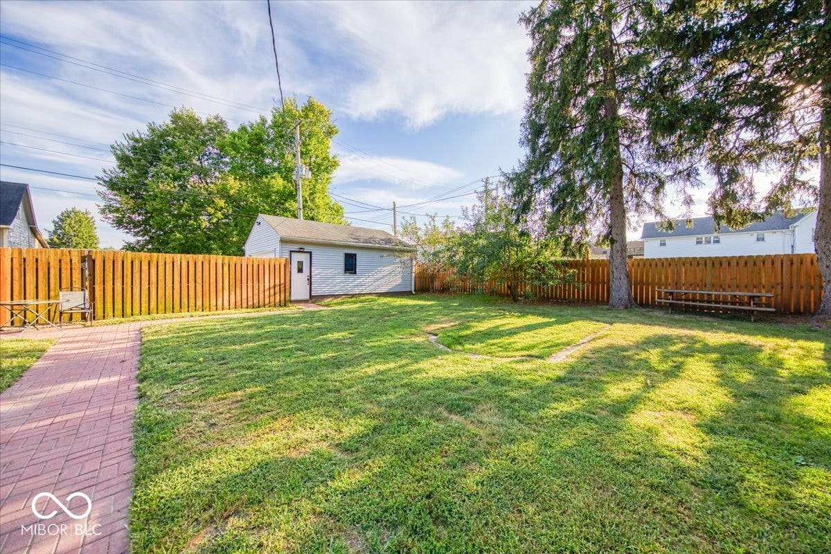 411 E Main Street, Plainfield, IN 46168
