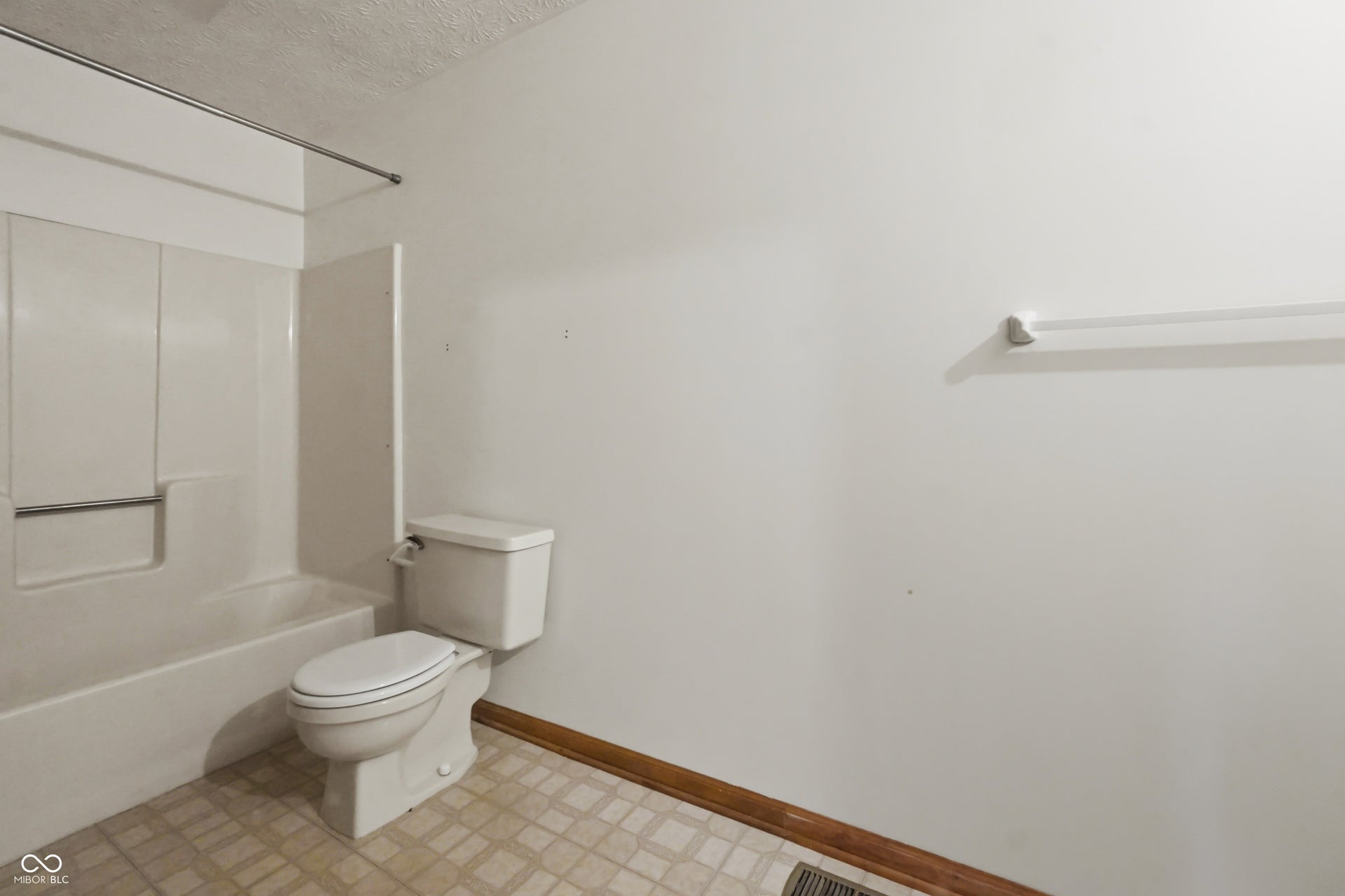 6249 Apache Drive, Indianapolis, IN 46254 6249 Apache Drive, Indianapolis, IN 46254