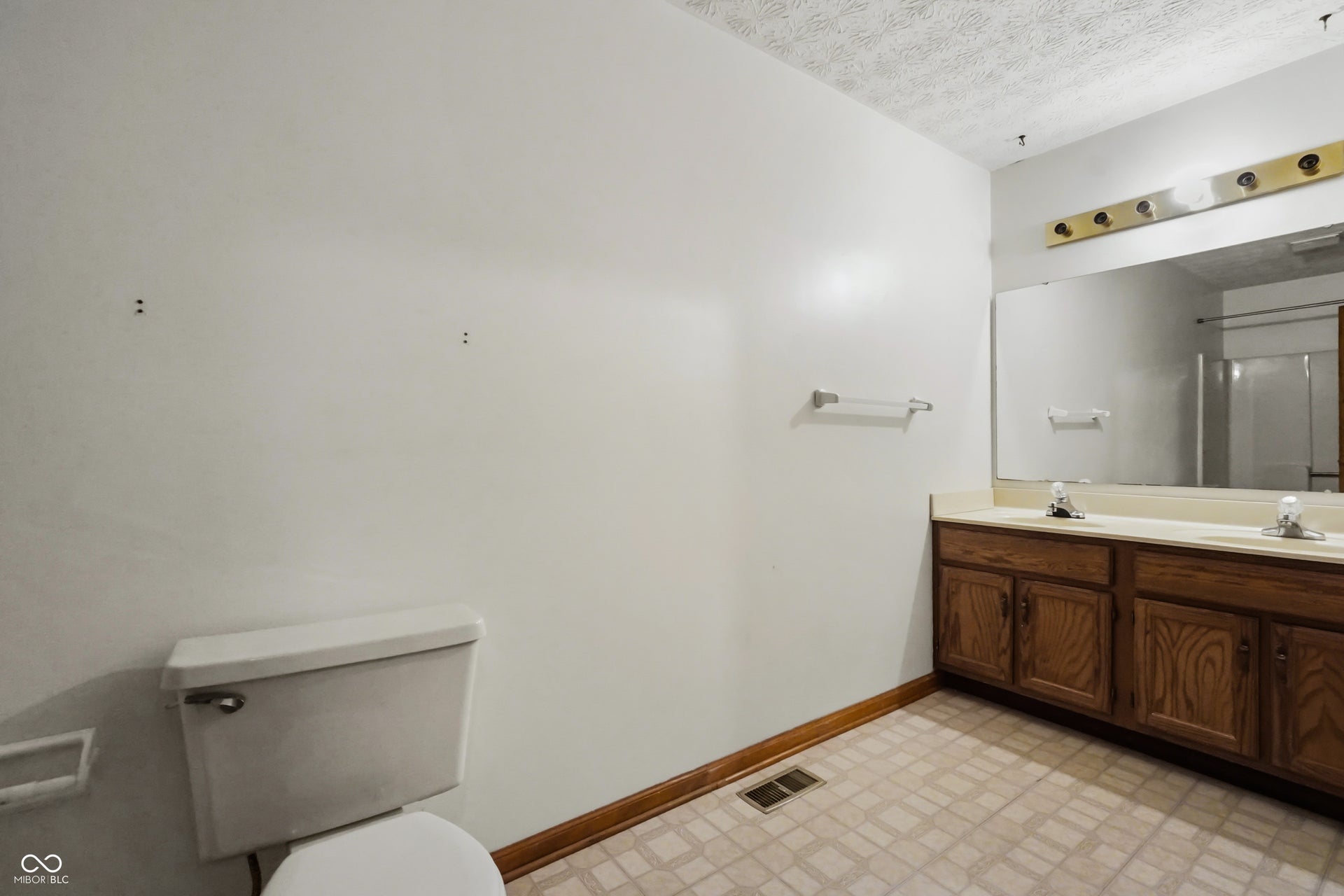 6249 Apache Drive, Indianapolis, IN 46254 6249 Apache Drive, Indianapolis, IN 46254