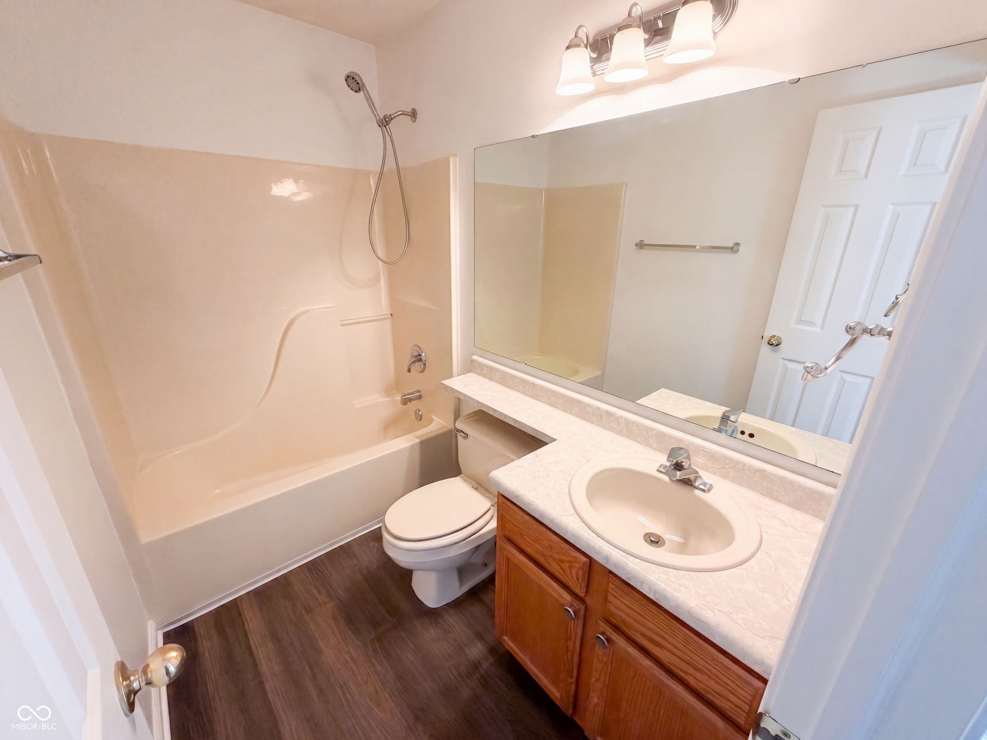 2018 Oakbrooke Court, Avon, IN 46123 2018 Oakbrooke Court, Avon, IN 46123