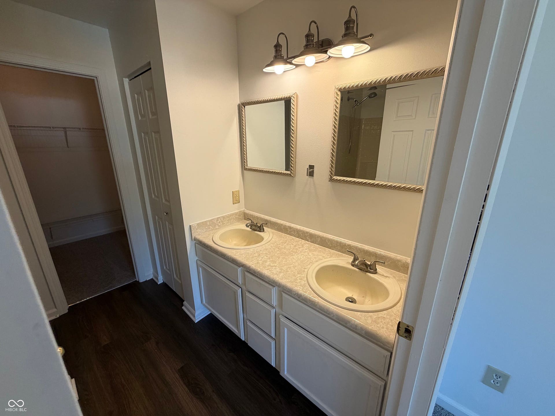 2018 Oakbrooke Court, Avon, IN 46123 2018 Oakbrooke Court, Avon, IN 46123