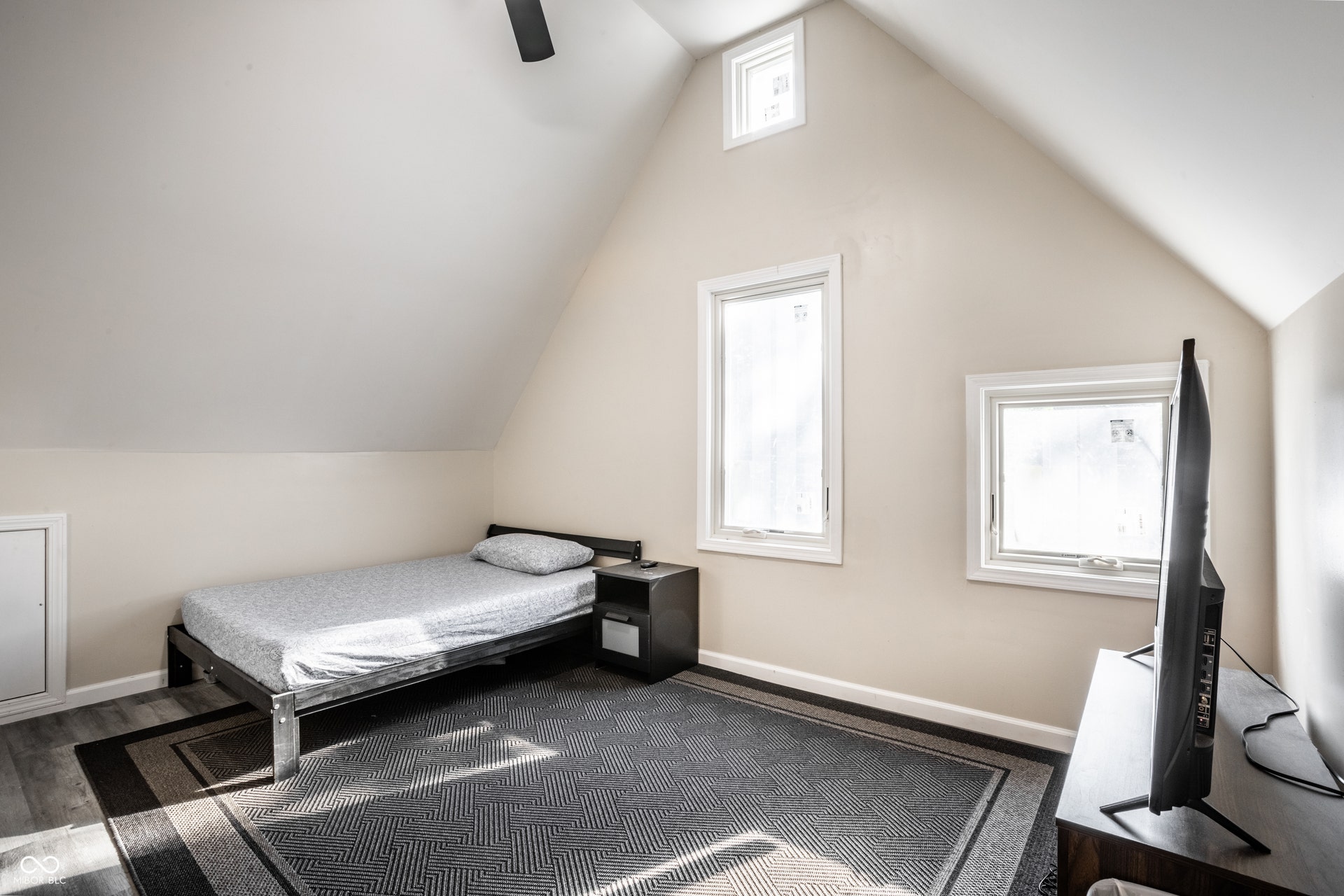 5145 Michigan Road, Indianapolis, IN 46228 Upper level loft features the ultimate flexibilty. Use as a rec room, office, living room and more.