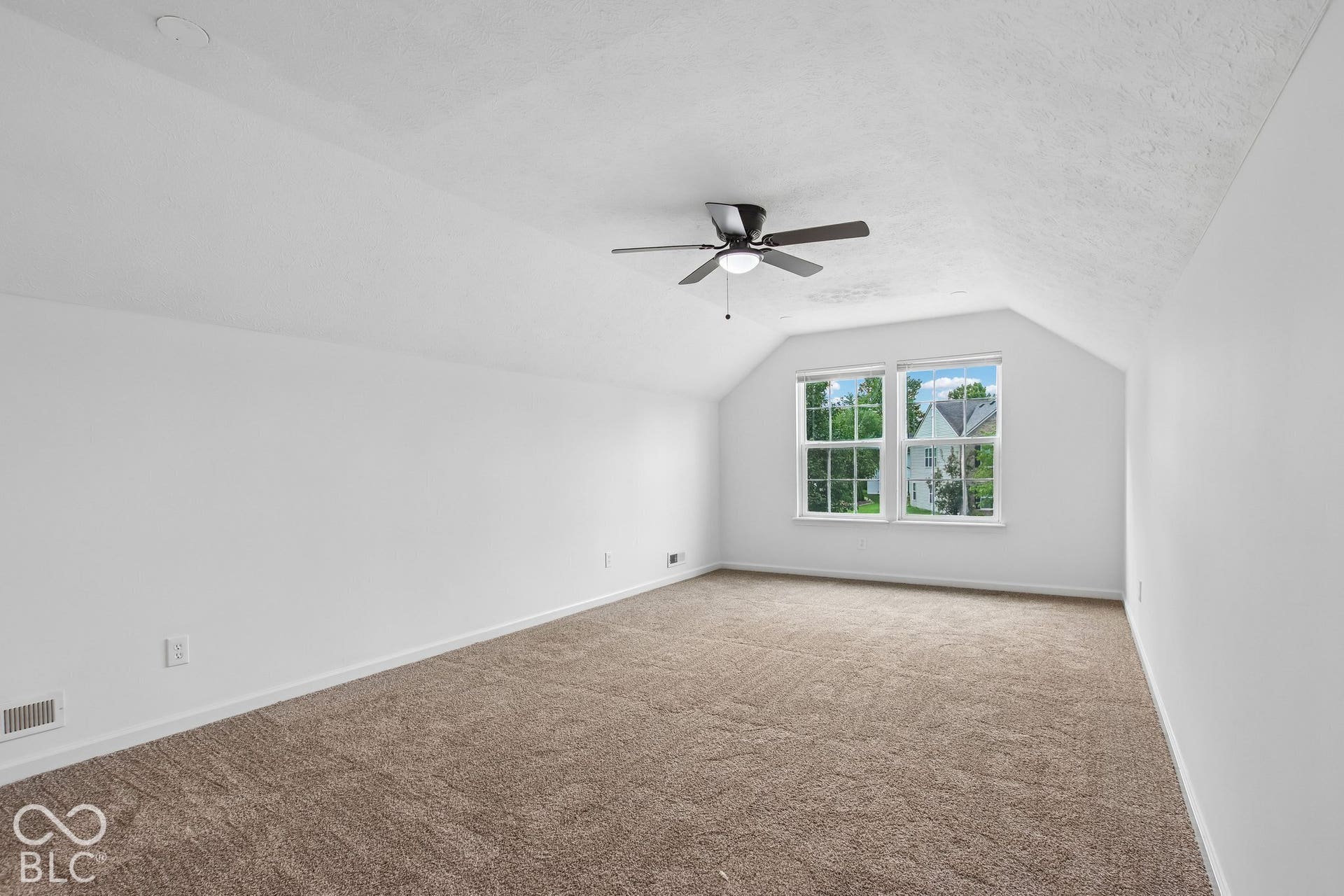 976 Webb Drive, Greenfield, IN 46140 976 Webb Drive, Greenfield, IN 46140