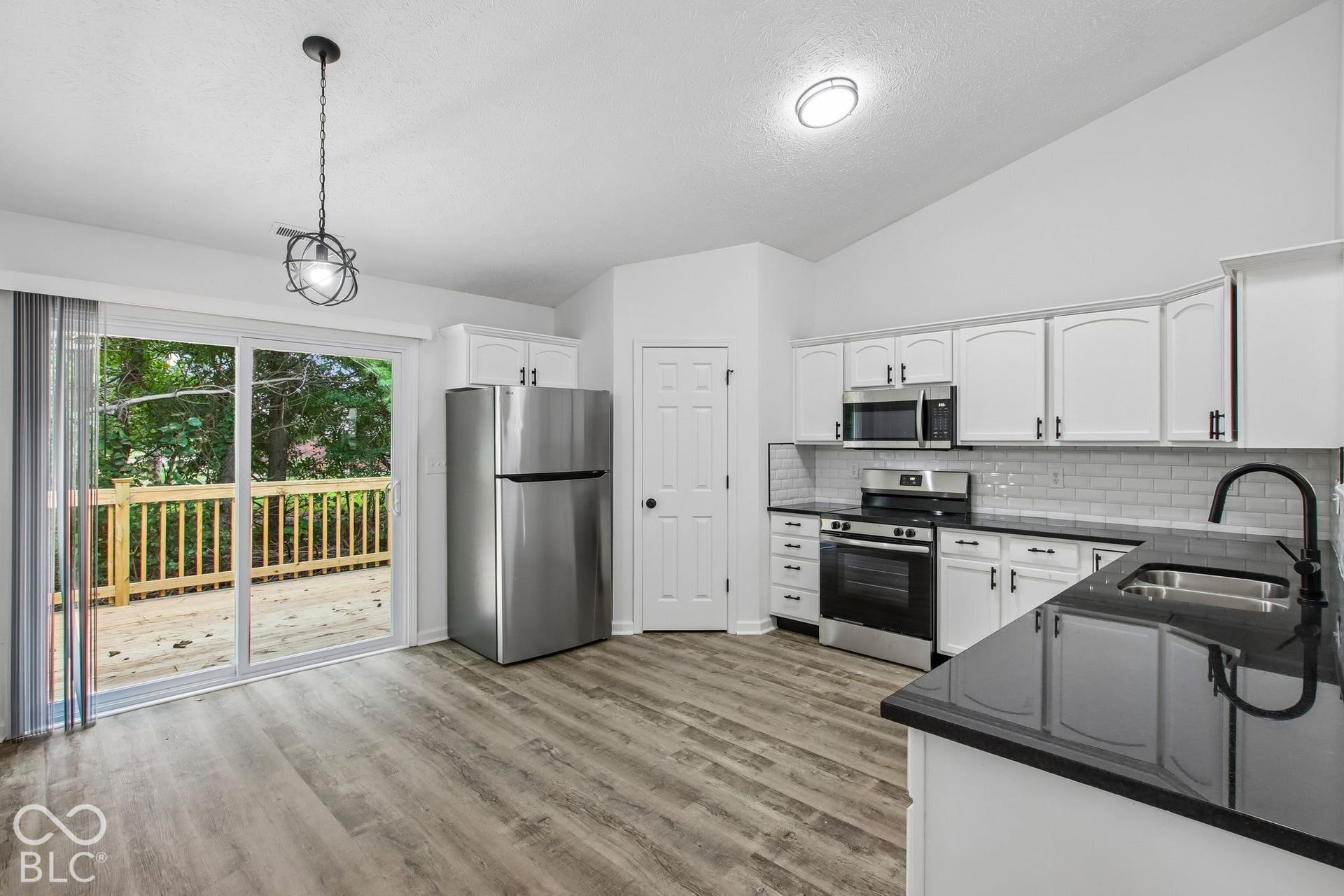 976 Webb Drive, Greenfield, IN 46140 976 Webb Drive, Greenfield, IN 46140