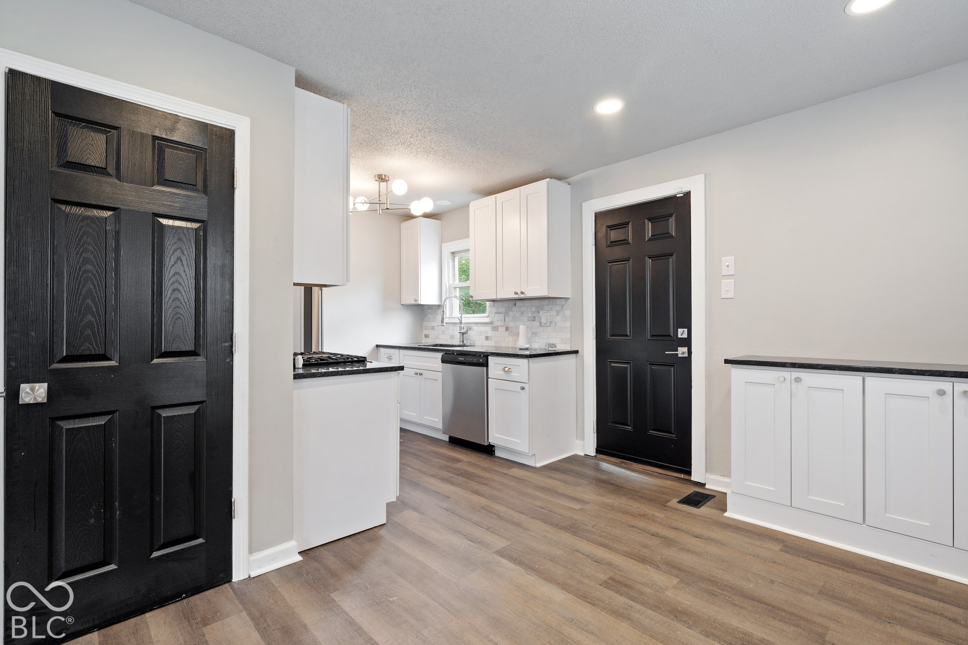 4911 Rosslyn Avenue, Indianapolis, IN 46205 Kitchen