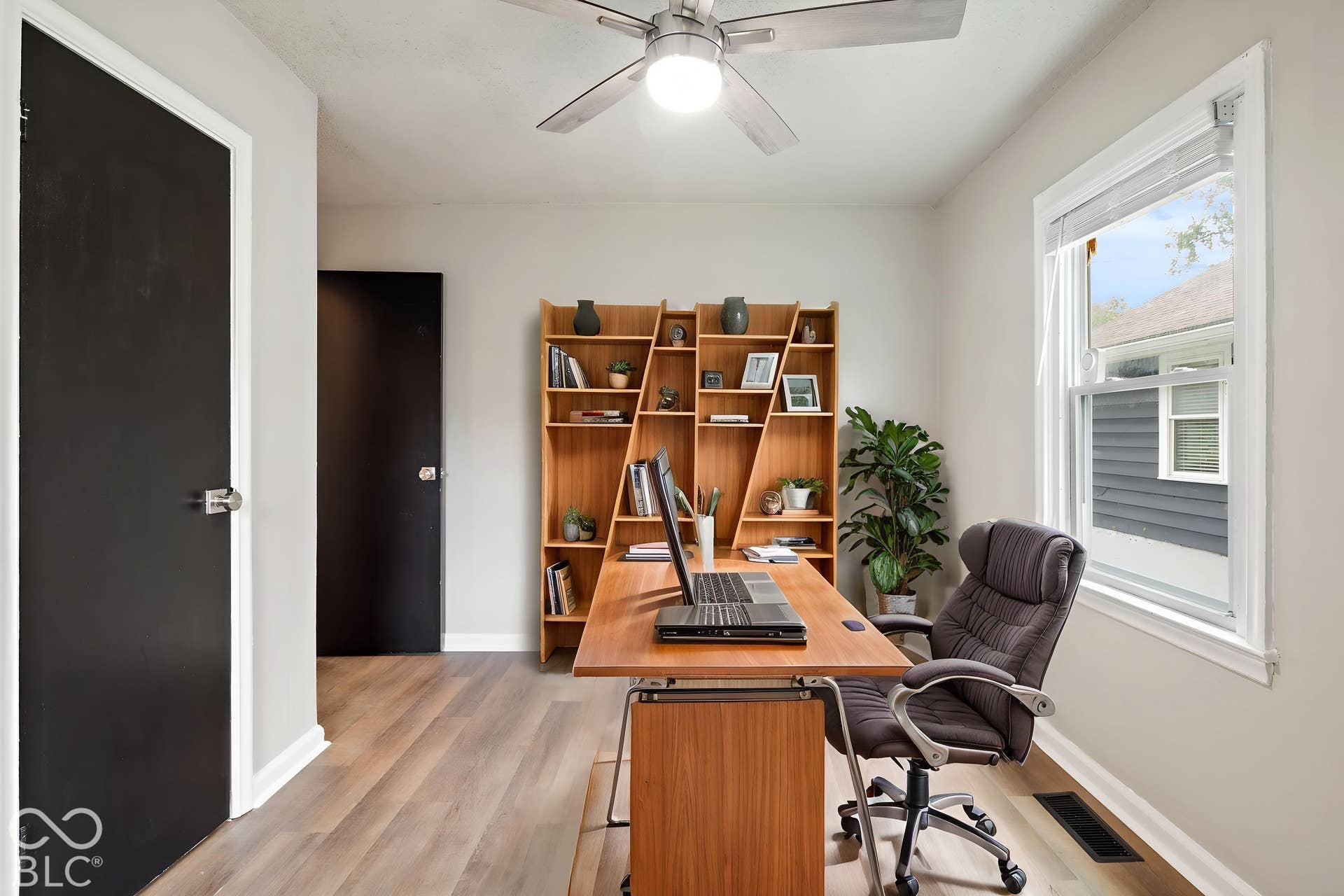4911 Rosslyn Avenue, Indianapolis, IN 46205 Virtually Altered - Virtually Staged Office