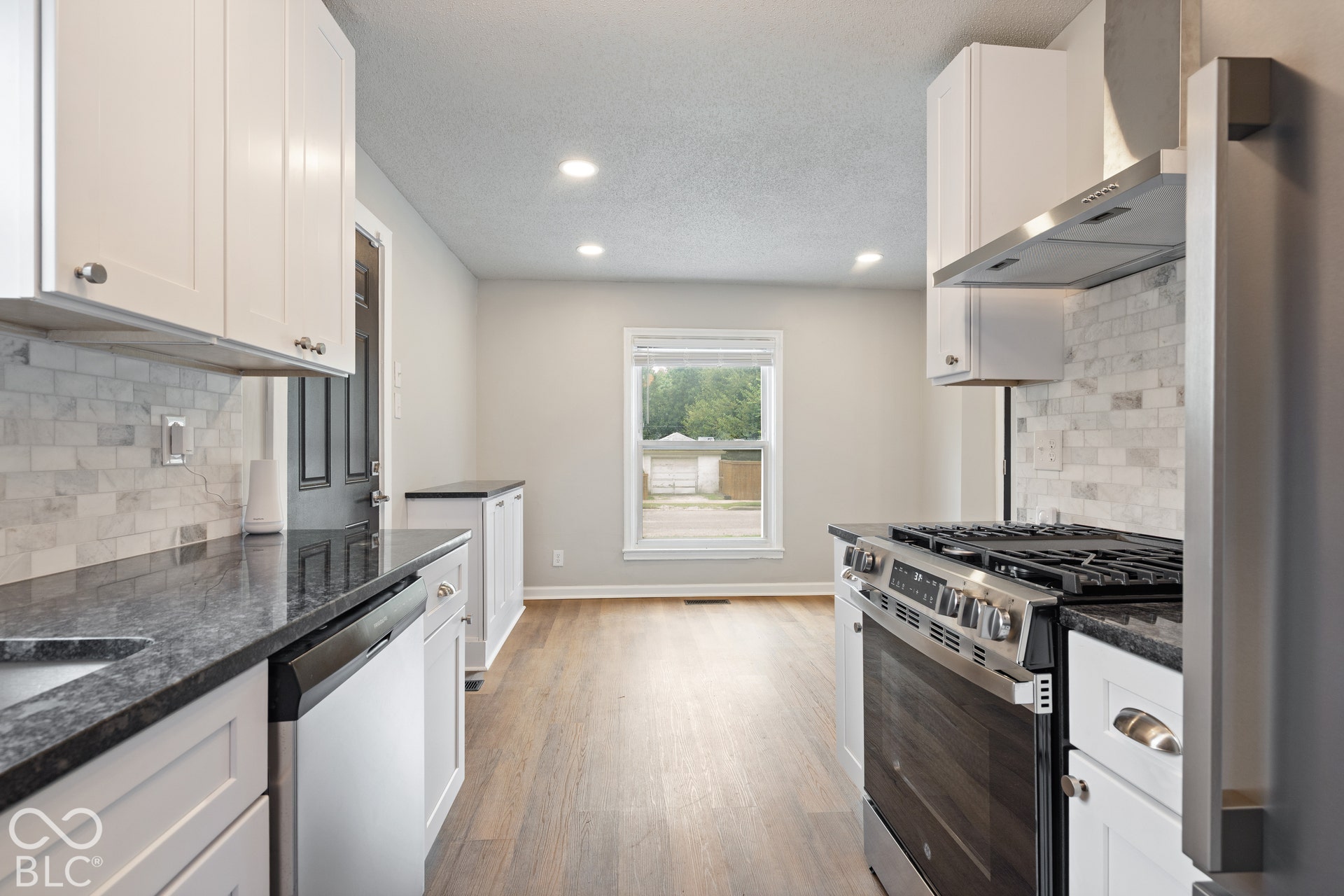 4911 Rosslyn Avenue, Indianapolis, IN 46205 Kitchen