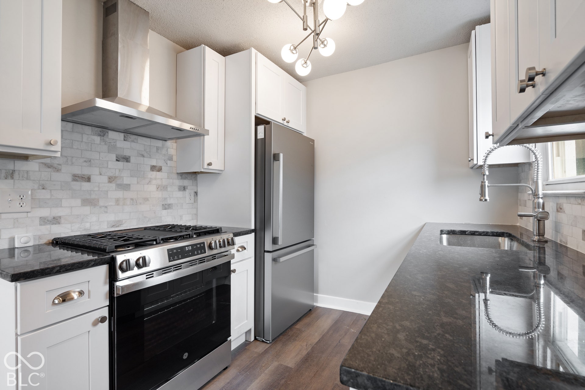 4911 Rosslyn Avenue, Indianapolis, IN 46205 Kitchen