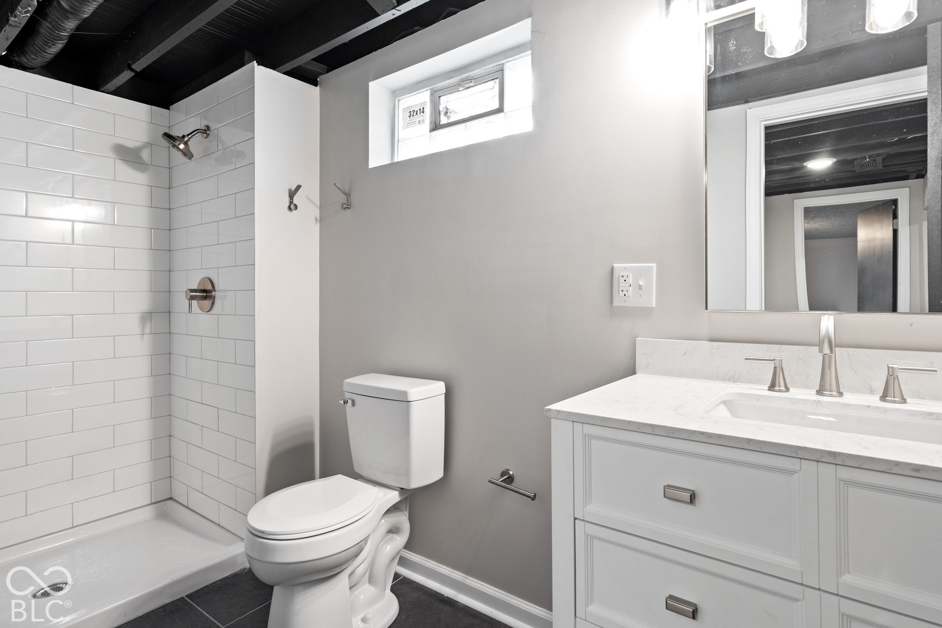 4911 Rosslyn Avenue, Indianapolis, IN 46205 Full Bathroom