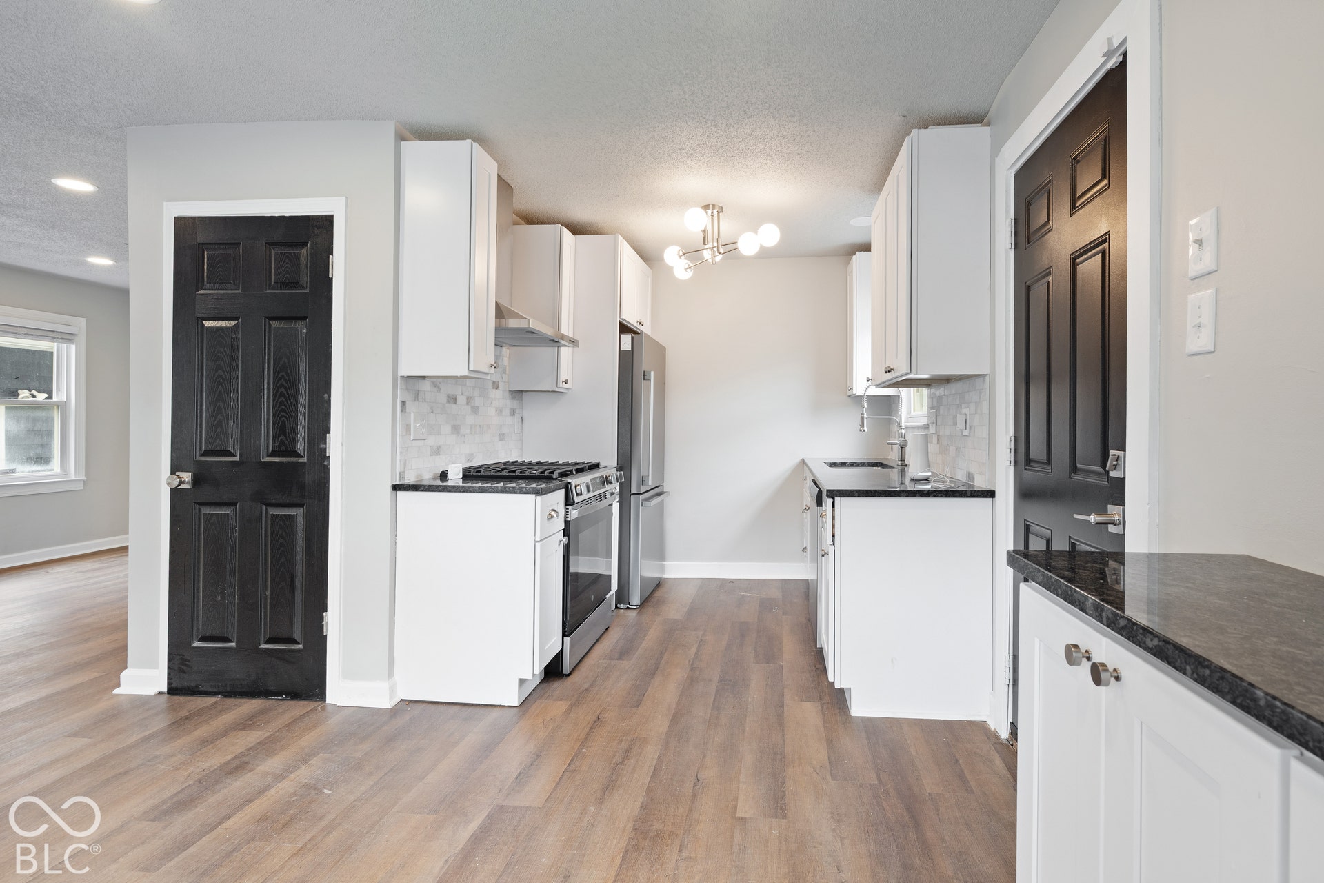 4911 Rosslyn Avenue, Indianapolis, IN 46205 Kitchen